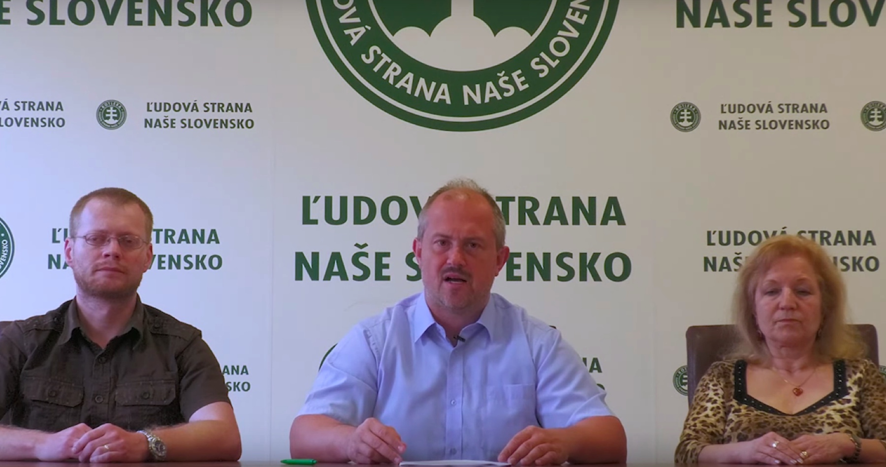 VIDEO: Kotleba naložil Mazurekovi: Vaši poslanci jazdia na Mercedesoch a už nechcete dať ani rodinám?