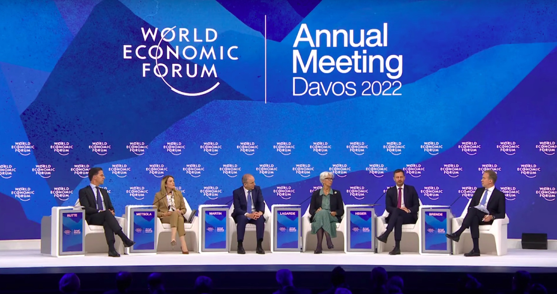 Besnenie šialenstva na fóre v Davose
