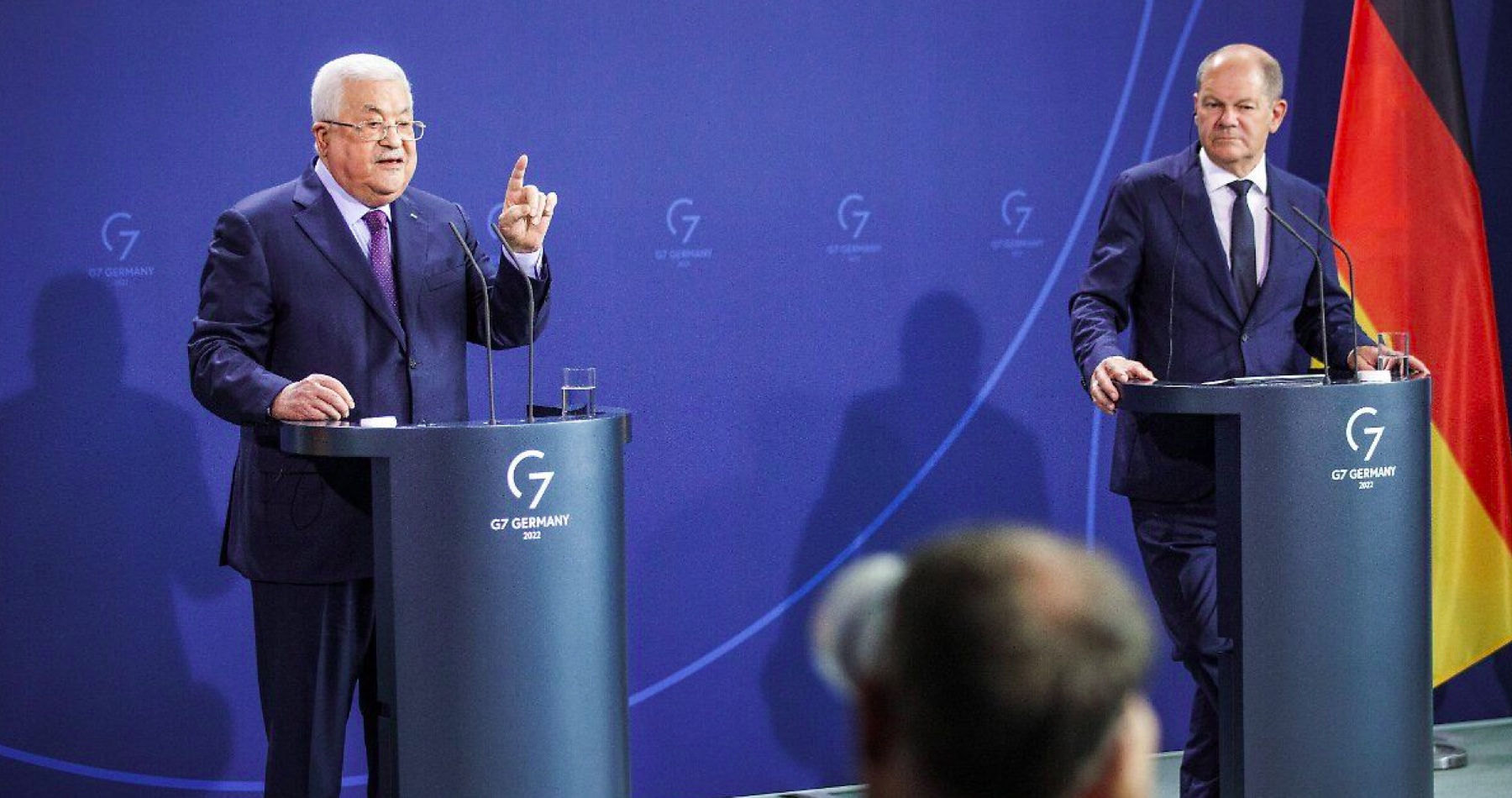 VIDEO: Prezident Mahmúd Abbás na tiskovce s německým kancléřem Olafem Scholzem obvinil Izrael z páchání  „holocaustu“ proti Palestincům 