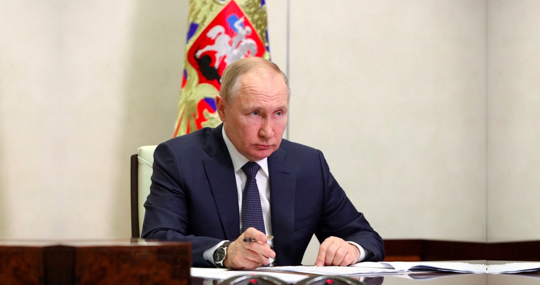 Vladimír Putin: Nový světový řád se globalistům zavést nepodaří. Padá jim na hlavu hospodářství. Děsí je sociální výbuch u nich doma. Prodlužováním bojů proti Rusku na ukrajinském válčišti to chtějí zamaskovat. Ale svět už je jinde