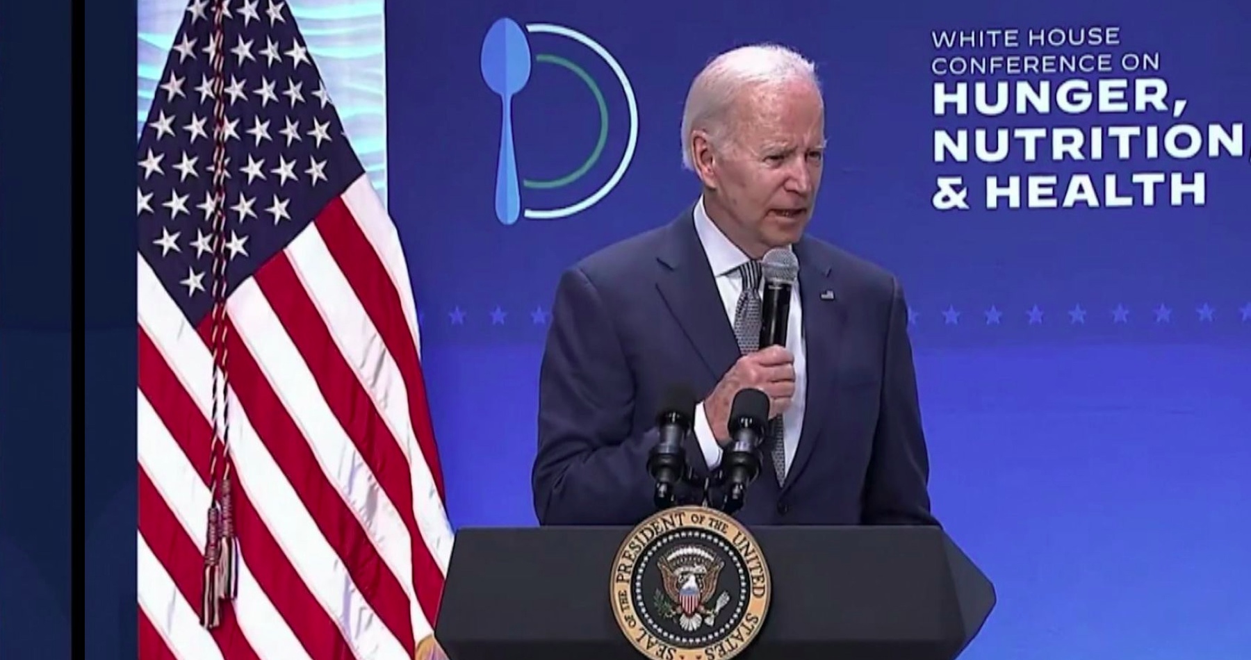 VIDEO: „Jackie, jsi tady?“ Biden se při proslovu sháněl po mrtvé kongresmance 