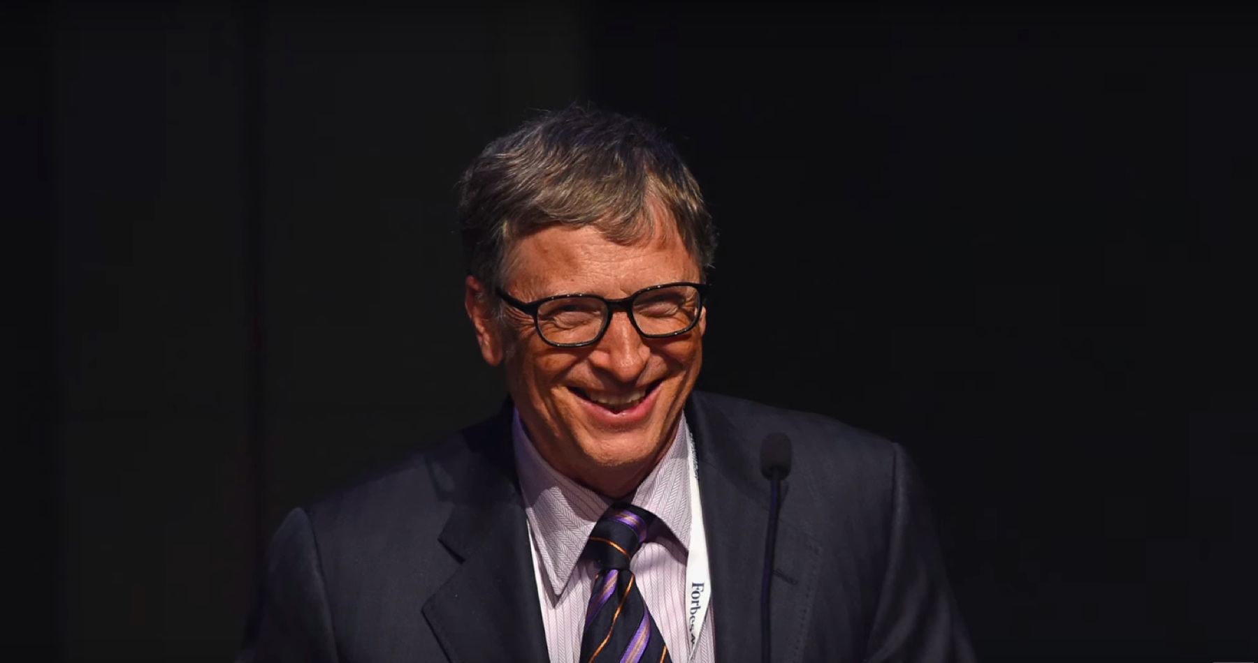 Bill Gates byl přistižen, jak v kruhu svých známých přiznává, že změna klimatu je podvod WEF