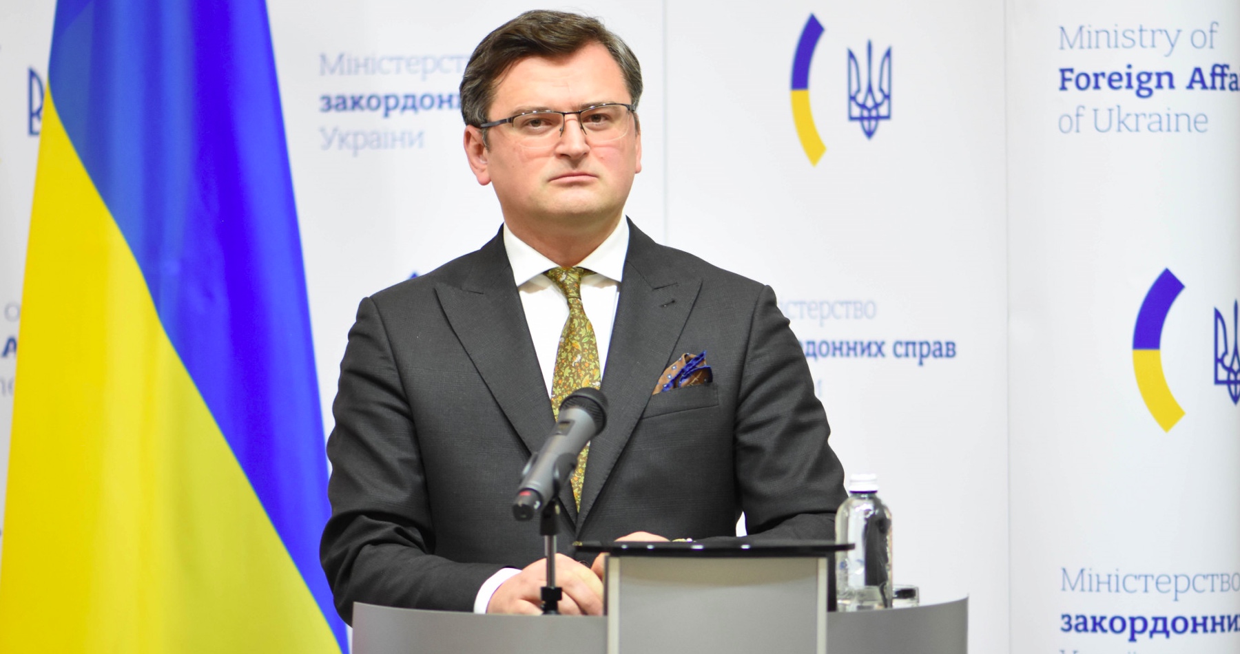 Potrebujeme transformátory a účinnejšiu protivzdušnú obranu, rozkázal si na stretnutí so šéfmi diplomacie severských a pobaltských krajín ukrajinský minister zahraničia Kuleba