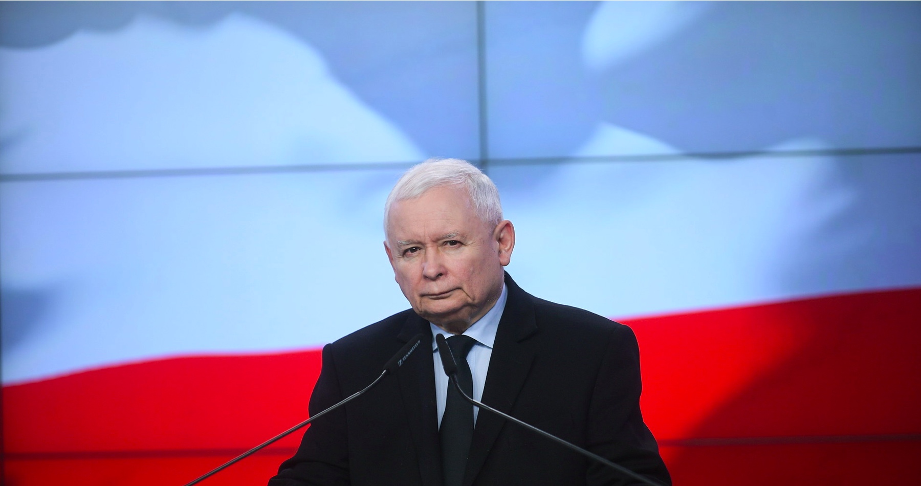 Šéf poľskej vládnej strany PiS obvinil Nemecko, že sa snaží o nadvládu v Európe. Akurát to podľa neho nerobí vojensky ako kedysi. „Európska únia spočíva v rozmanitosti a zvrchovanosti jednotlivých členských štátov,“ zdôraznil Kaczynski 
