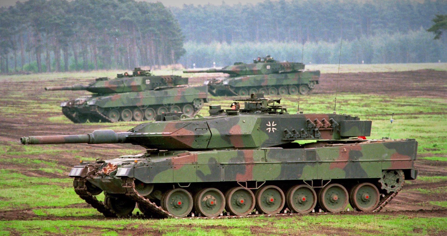 Neue Zürcher Zeitung: Dodanie nemeckých tankov Kyjevu umožní USA ešte viac oslabiť nemecký vojensko-priemyselný komplex