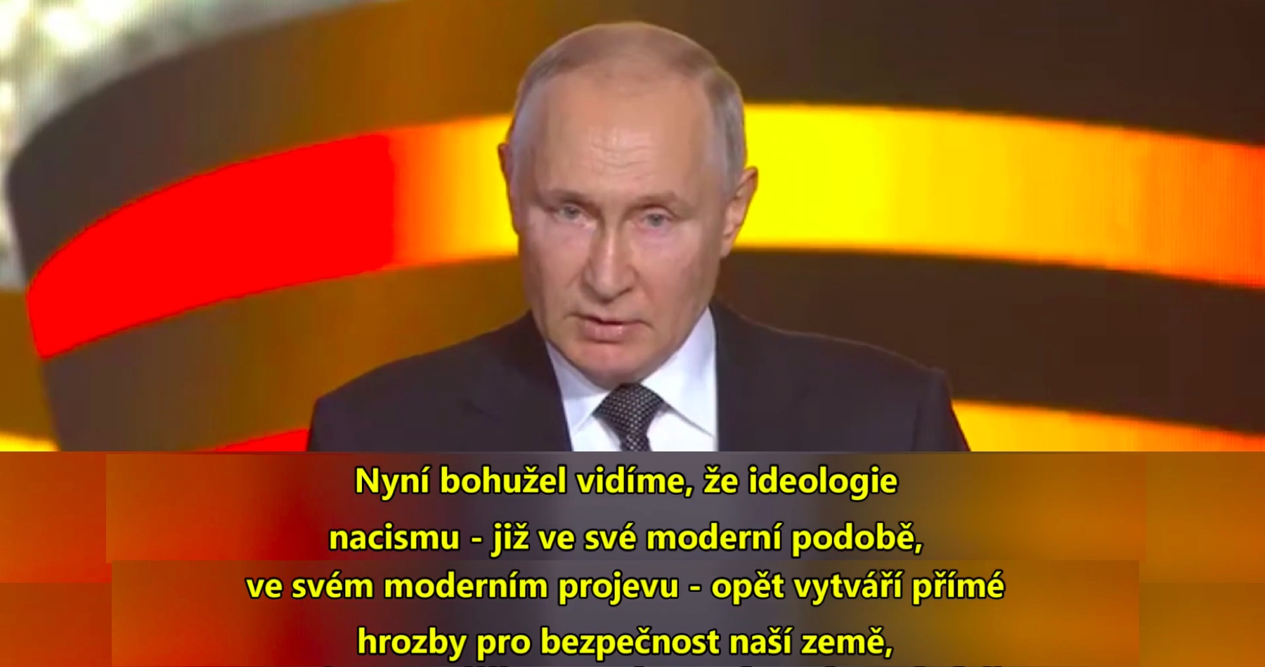 VIDEO: Vladimir Putin v projevu ve Volgogradu k 80. výročí vítězství Rudé armády v bitvě o Stalingrad potvrdil, že kolektivní Západ již považuje válku s Ruskou federací za hotovou věc, ale Rusko je připraveno znovu bojovat proti potomkům Hitlera a proti koalici vazalských zemí v Evropě, které se pod vedením svého pána znovu snaží o dobytí a následné rozbití a rozdělení Ruska! Moskva nenasunuje tanky na hranice NATO, ale odpoví jinými a mocnějšími zbraněmi! Podle ruských pozorovatelů je už střet s NATO prakticky nevyhnutelný a jde jen o to, kdy k němu dojde!