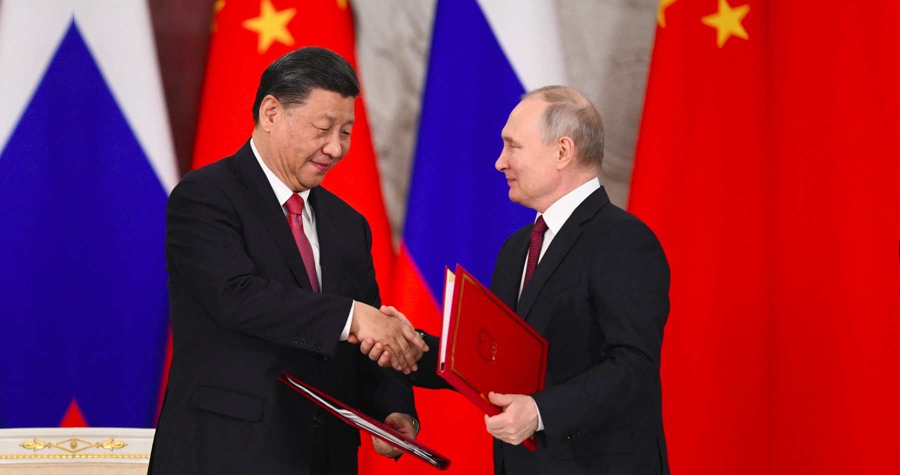 VIDEO: Rusko a Čína podpísali dohodu o strategickej spolupráci. Putin a Si Ťin-pching zároveň obvinili USA z podkopávania bezpečnosti a stability vo svete a vyzvali Washington, aby s tým prestal