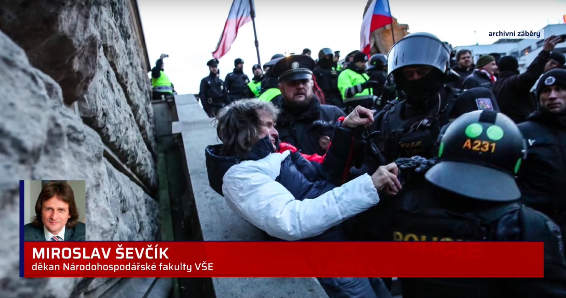 VIDEO: Fakultní senát se zastal děkana Ševčíka. Jeho chování na protivládní demonstraci označil za lidsky správné