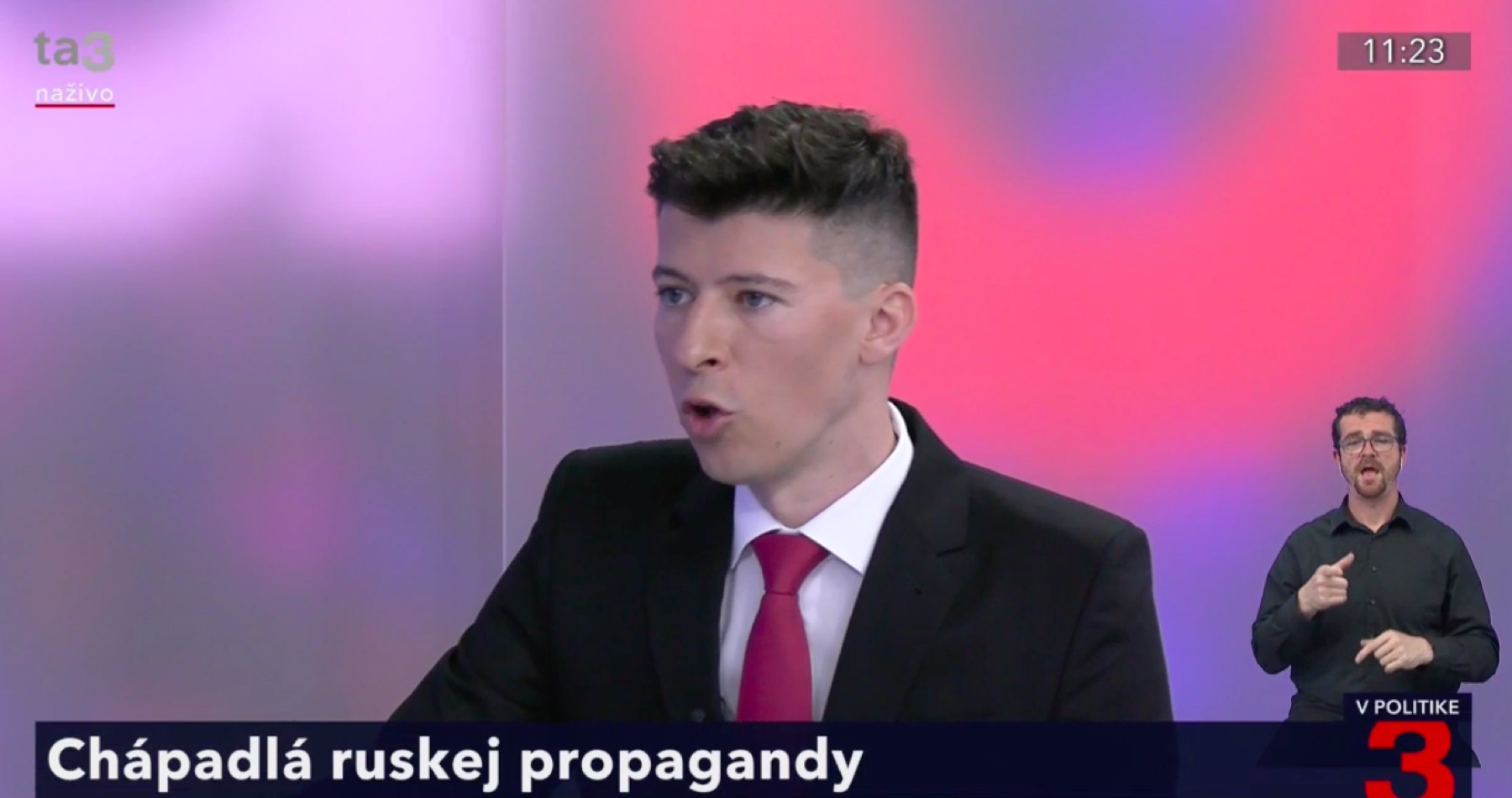 VIDEO: Militantný protislovenský moderátor TA3 Iliev v debate s Dankom obviňoval Slovákov, že veria bludom a konšpiráciám najviac vo svete a šíril nenávistnú banderovskú, proukrajinskú propagandu. Predseda SNS ho upratal, keď vyhlásil, že Západ intrigami rozvadil dva slovanské národy a poukázal na zoznam slovenských novinárov na výplatnej páske USA