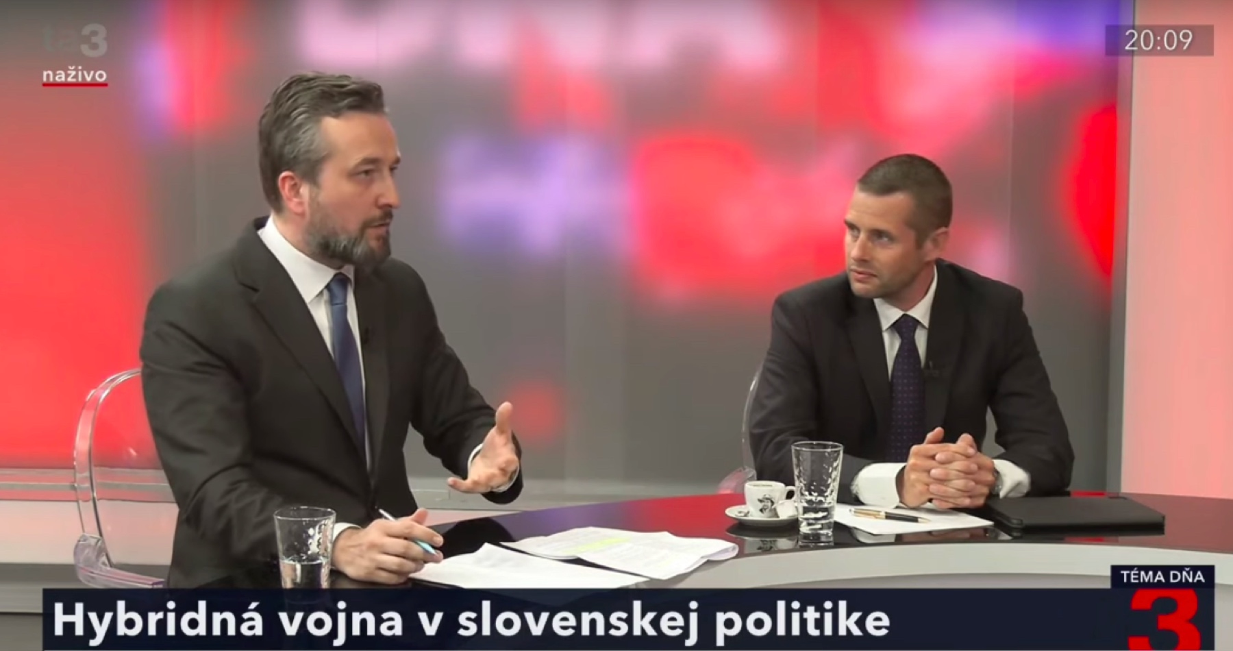 VIDEO: Neoliberálne úderky k nám pozývajú NATO, aby spacifikovalo Slovákov, komentuje Blaha najnovšie aktivity protištátnych aktivistov, ktorí sa infiltrovali do štruktúr štátu, aby ho rozložili, odstránením opozície zlikvidovali demokraciu a nastolili v štáte totalitu 