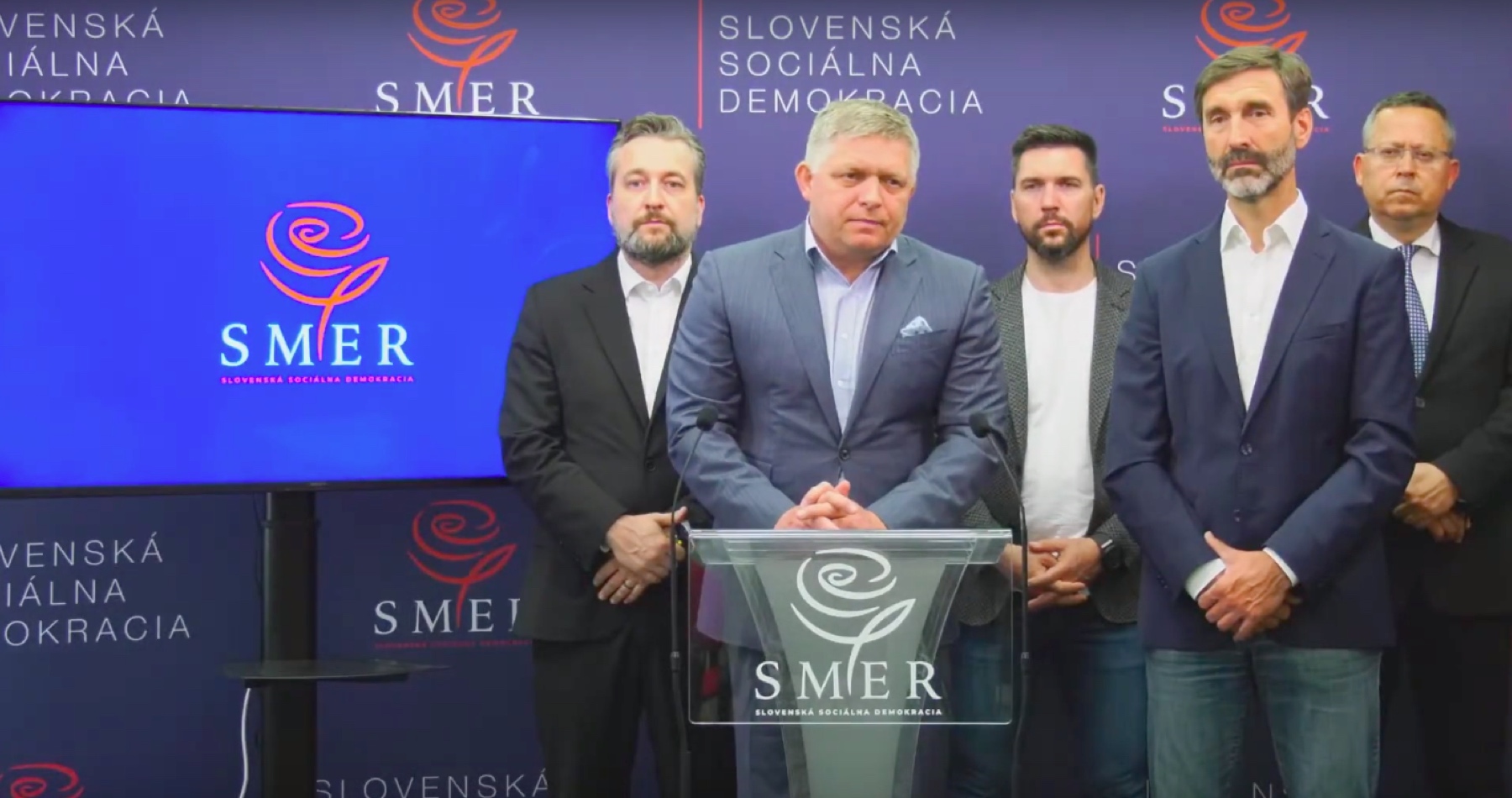 VIDEO: Politická situácia na Slovensku nadobúda neakceptovateľné rozmery. Soros junior si najprv prišiel oňuchať Čaputovej úradnícku vládu do Bratislavy a tá následne mimovládke jeho otca priklepla milióny eur. NATO a USA medzitým začína brutálne zasahovať do našej predvolebnej kampane. Fico varuje pred nevídaným a bezprecedentným ovplyvňovaním verejnosti za Sorosove peniaze