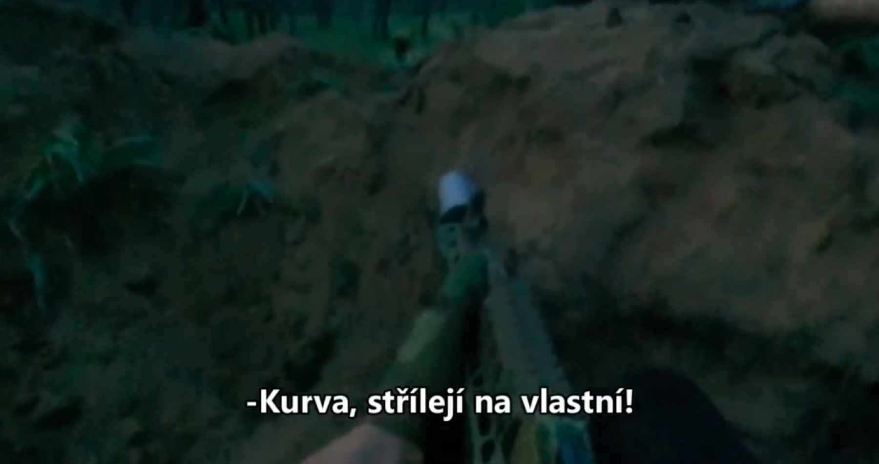 VIDEO: Dvojice ukrajinských vojáků přeběhla pod palbou vlastních jednotek na stranu ruské armády. Ofenzíva ukrajinské armády se proměnila v ústup, ale do ustupujících vojáků střílí kárné jednotky AFU z kulometů 