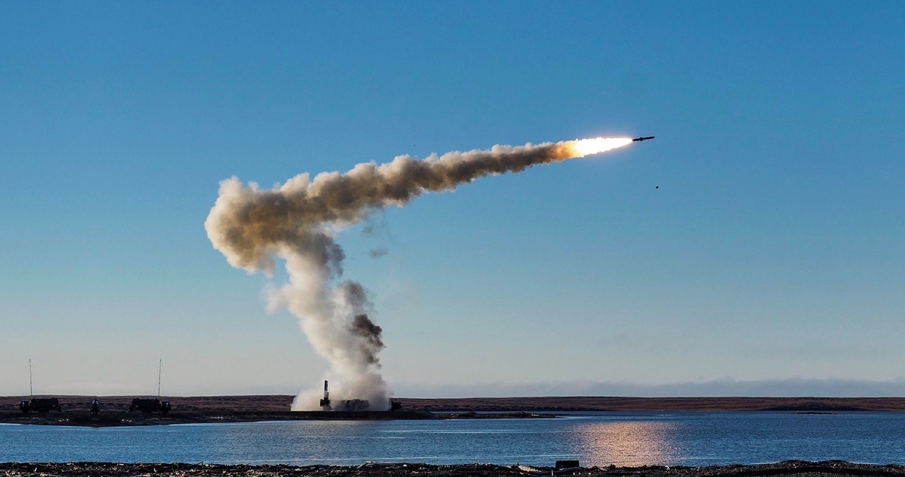 Ukrajina bola opäť terčom intenzívneho útoku dronmi, riadenými strelami a raketami zo strany ruskej armády. V Záporožskej oblasti medzitým prebiehajú intenzívne boje. „Cieľom ukrajinskej armády bolo zabrániť v začatí ruskej ofenzívy. Ak sa podarí úplne zastaviť ostreľovanie Donecka, bude to silné psychologické víťazstvo a Zelenského nacistický režim stratí posledné zvyšky kontroly nad týmto územím,“ píše sa v (ne)vojenskej analýze