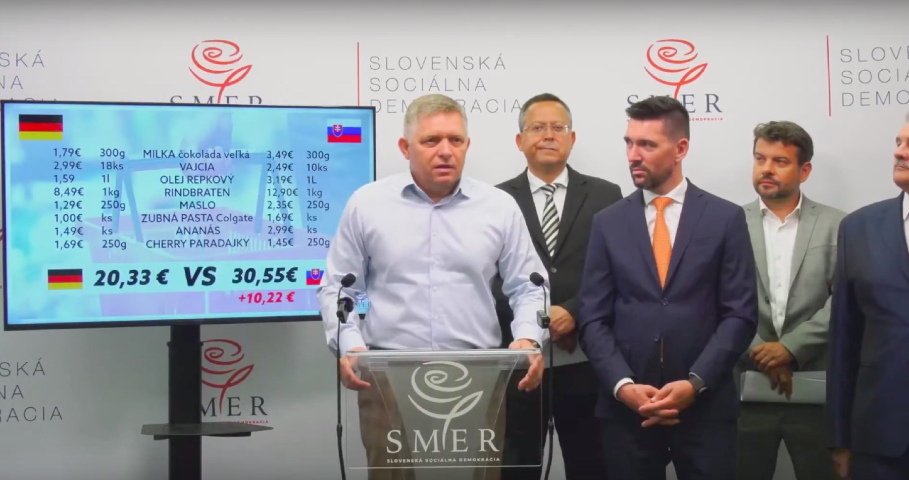 VIDEO: Fico hovorí o drzej Ukrajine, ktorá chce zaplaviť trh ukrajinským obilím a ešte sa aj vyhráža Slovensku, Poľsko a Maďarska žalobou, keď jeho dovoz chcú zakázať. Bývalý premiér hovoril aj o snahe rozbiť V4, ale aj o darčeku pol milióna eur pre syna zakladateľa ESETu Trnku od progresívnej Čaputovo-Ódorovej vlády, aby jeho firma účinne špehovala nepohodlné názory ľudí na internete a udávala ich ministerstvu vnútra