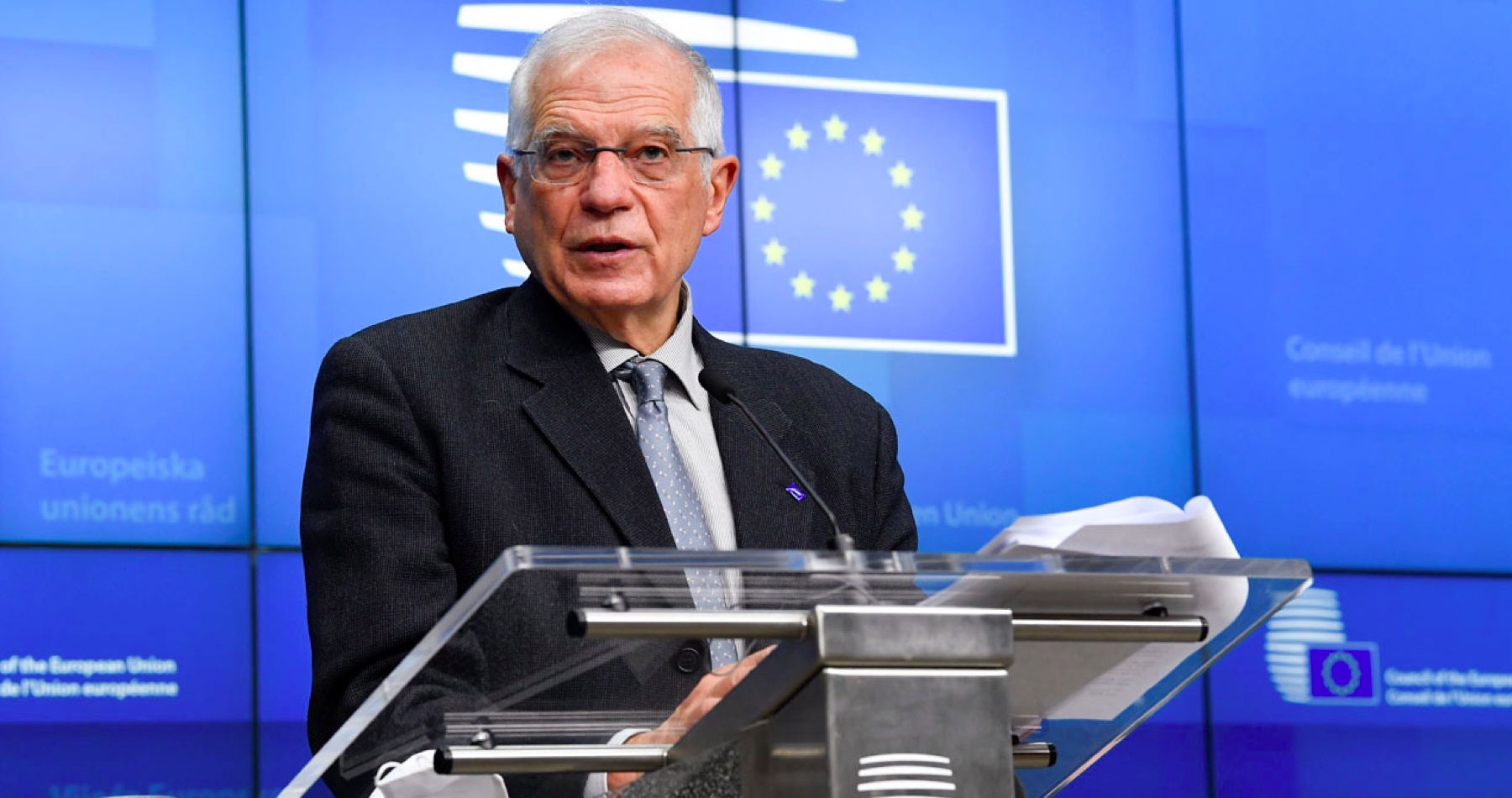Šéf diplomacie EÚ Josep Borrell varoval, že otázka prístupu k migračnej politike môže euroblok rozložiť
