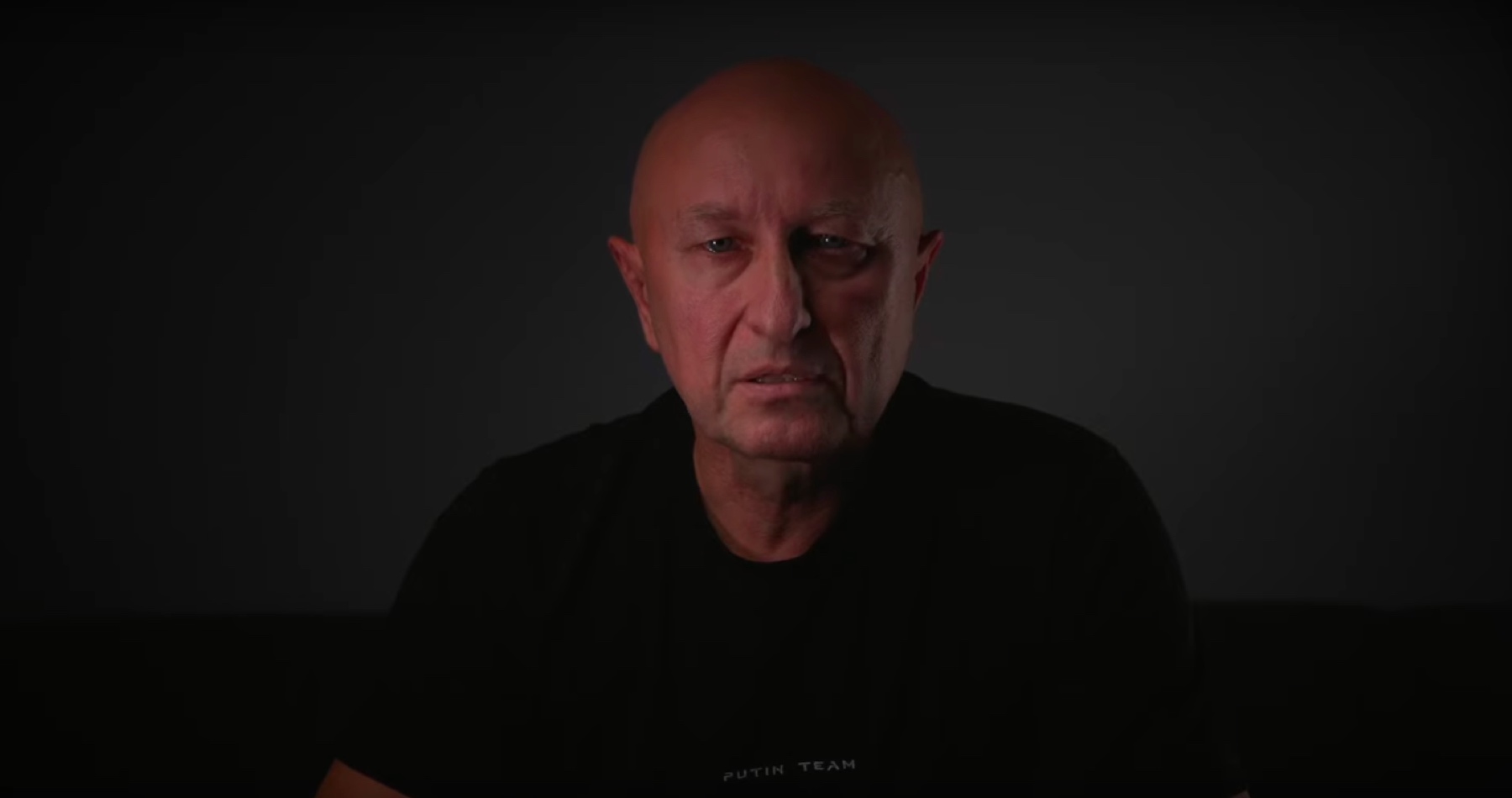 VIDEO: Právnik Zoroslav Kollár v rámci vrcholiacej predvolebnej kampane vyhlásil vojnu Borisovi Kollárovi: Vo videu tvrdí, že bývalej milenke šéfa parlamentu Ferusovej žiadne peniaze nedal a oznámil, že sa chystá odhaliť  súkromie predsedu hnutia Sme rodina