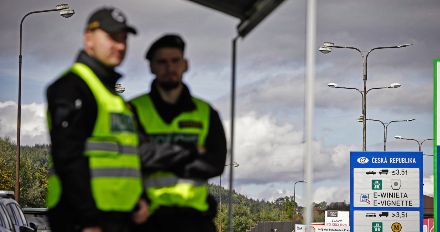 Česko, Poľsko aj Rakúsko zaviedli  kontroly na hranici so Slovenskom kvôli migratom a neschopnej Ódorovej vláde obmedziť príliv utečencov 
