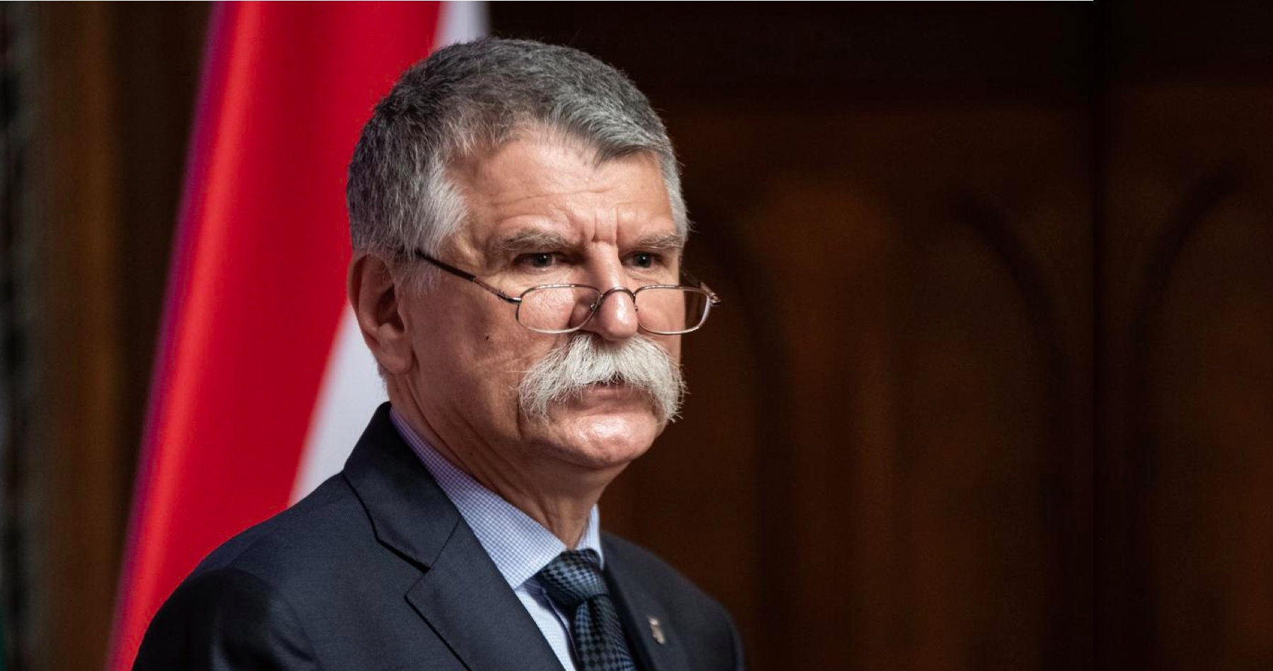 Predseda maďarského parlamentu László Kövér prirovnal nemecké vedenie k Hitlerovmu režimu likvidujúceho vlastný štát po všetkých stránkach, kritizoval EÚ aj OSN a zaútočil aj na veľvyslanca USA, ktorý podľa neho prišiel do Maďarska, aby mu vládol
