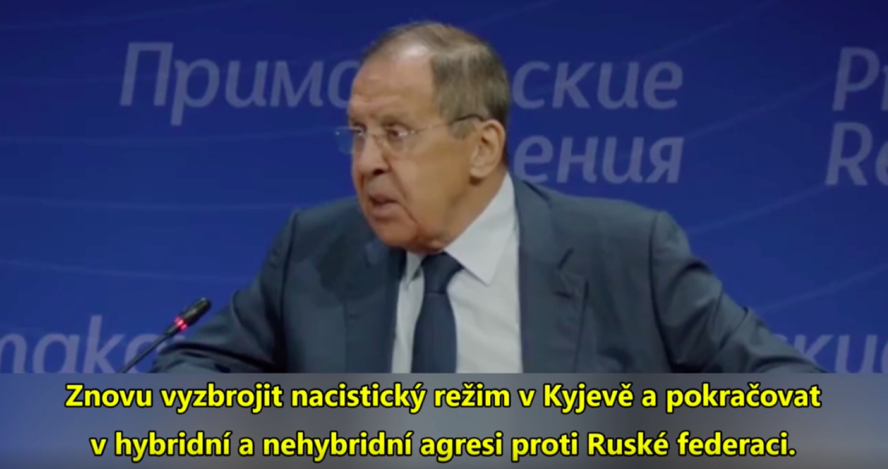 VIDEO: Sergej Lavrov nevyloučil možnost mírového urovnání konfliktu na Ukrajině, ale varoval před možným podrazem a snahou Západu poskytnout Ukrajině znovu čas a oddech na přezbrojení a obnovu sil, takže válka by mohla po čase znovu pokračovat 