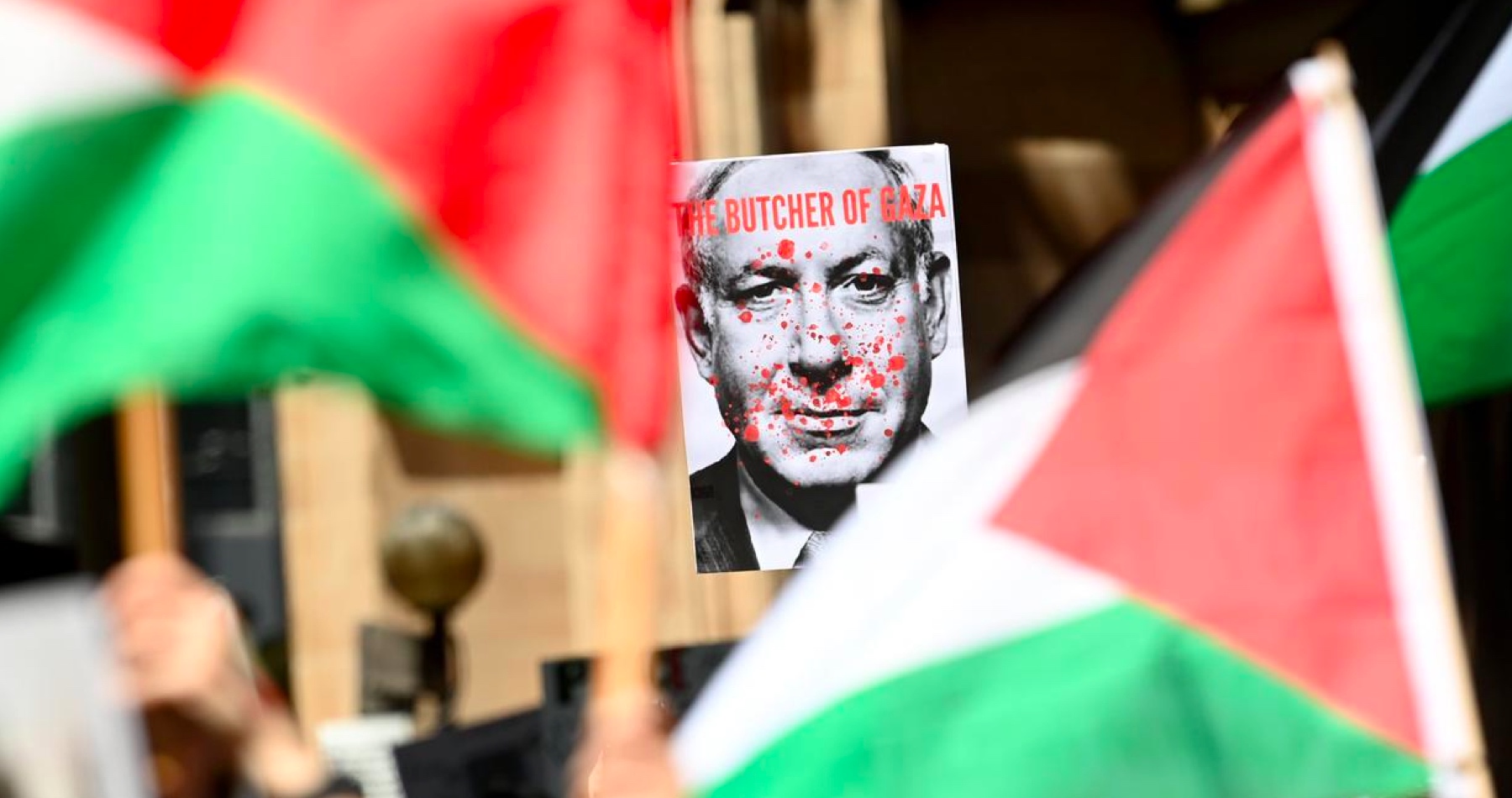 Vodca sionistického režimu Netanjahu oznámil zámer naďalej pokračovať vo vojne proti Hamasu až do jeho zničenia. Macron varuje, že to môže viesť k desaťročnej vojne