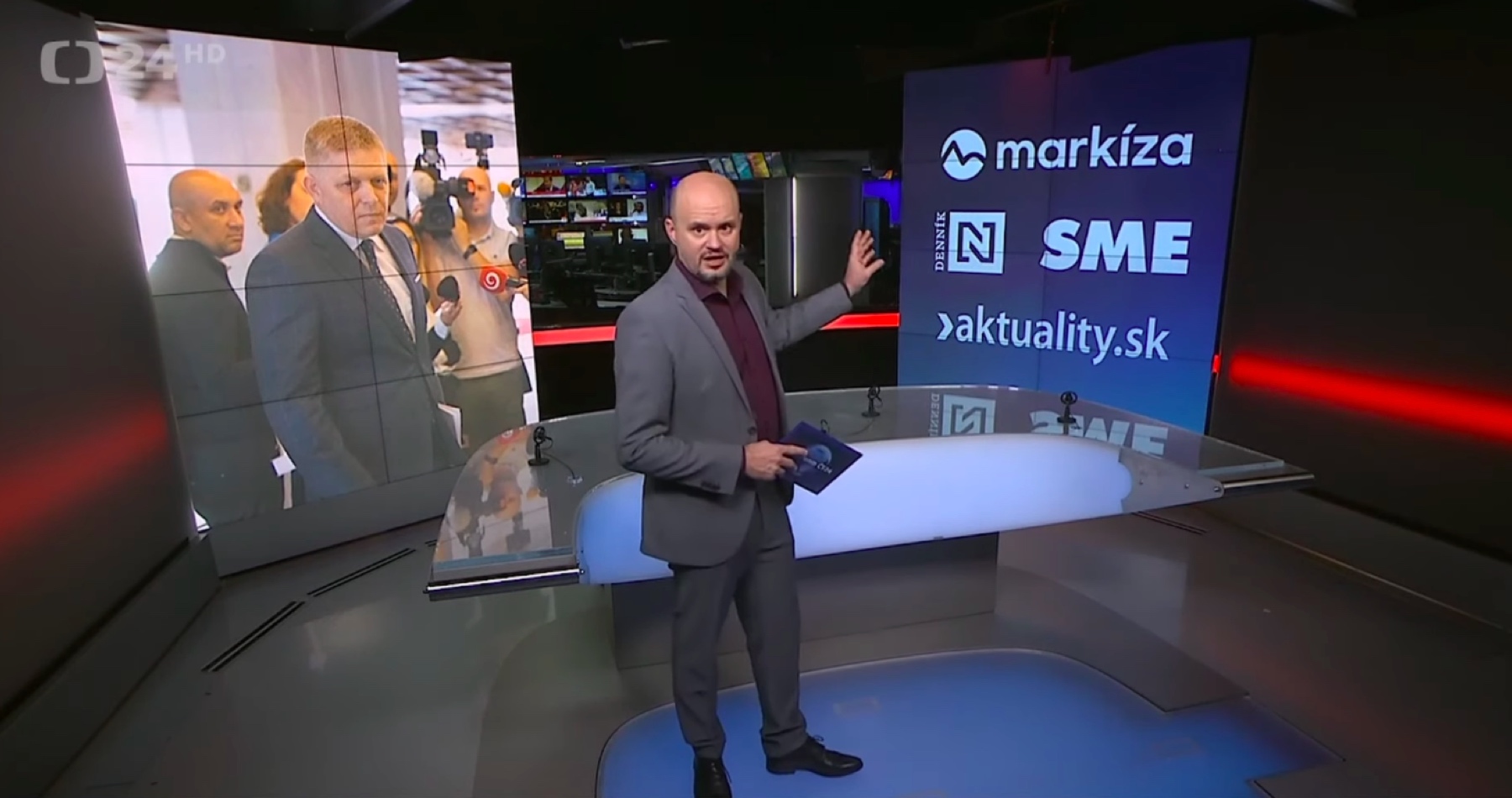 VIDEO: Jedna, dvě, tři, čtyři, pět, ty opustíš tenhle svět. Štěstí – neštěstí, láska – manželství. Kámen – vidle – motyka. Že se tě to netýká? Ale týká … alebo o „proruskom kolaborantovi“ blogerovi Vidlákovi, Ficovi ako nepriateľovi „demokratických“ médií a „konšpiračných“ weboch s „nekritickými“ postojmi a nejasným pozadím