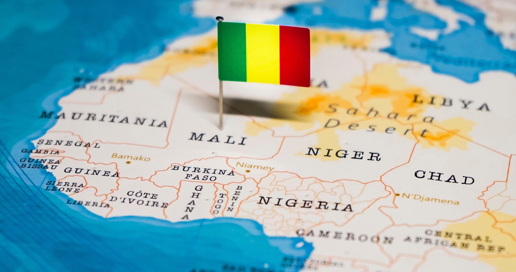 Západoafrické Mali až do odvolania pozastavilo činnosť všetkých politických strán v krajine pre ich podvratnú činnosť a obmedzilo médiám možnosť informovať o ich činnosti