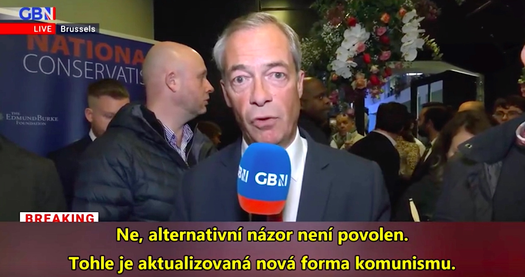 VIDEO: Nigel Farage vylíčil fašizaci Bruselu, kde starosta nařídil rozpustit konferenci konzervativců: „Alternativní názor není povolen. Tahle aktualizovaná forma komunizmu ukazuje, jak nebezpečný je globalizmus a důvod, proč musíme bojovat za svobodu a demokratický národní stát!“