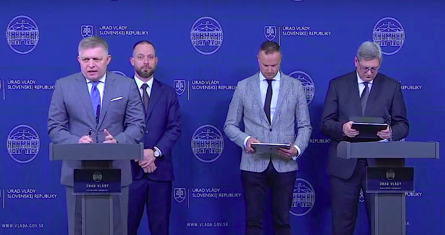 VIDEO: Premiér Fico informoval slovenskú verejnosť o šokujúcej udalosti. Najvyšší súd SR odmietol poskytnúť ministerstvu spravodlivosti informácie o tom, ako funguje informačný systém v správe rezortu justície a prečo tento systém prideľoval „náhodne“ citlivé politické kauzy sudcovi Klimentovi, ktorý je strýkom prokurátora Repu zo zrušeného Lipšicovho ÚŠP. Súd svoje odmietnutie spolupracovať zdôvodnil tým, že sa zodpovedá iba prezidentke Čaputovej. „Ani nesnívate ako brutálny bol rozsah zneužívania trestného práva na likvidáciu opozície,“ vyhlásil ministerský predseda