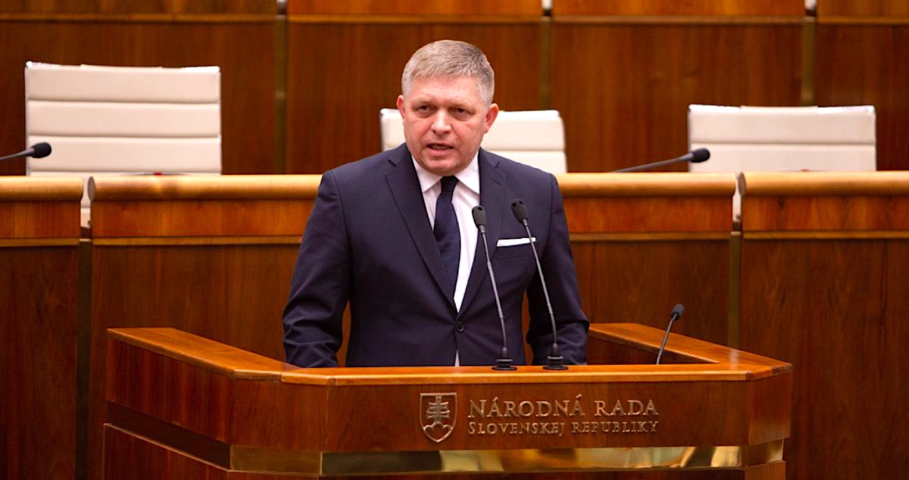 VIDEO: Fico o bohapustom vyhadzovaní desiatok miliónov eur za vakcíny proti covidu počas aj po skončení plandémie na Slovensku: „Na tomto niekto strašne zarobil! Kradli tu ako straky!“