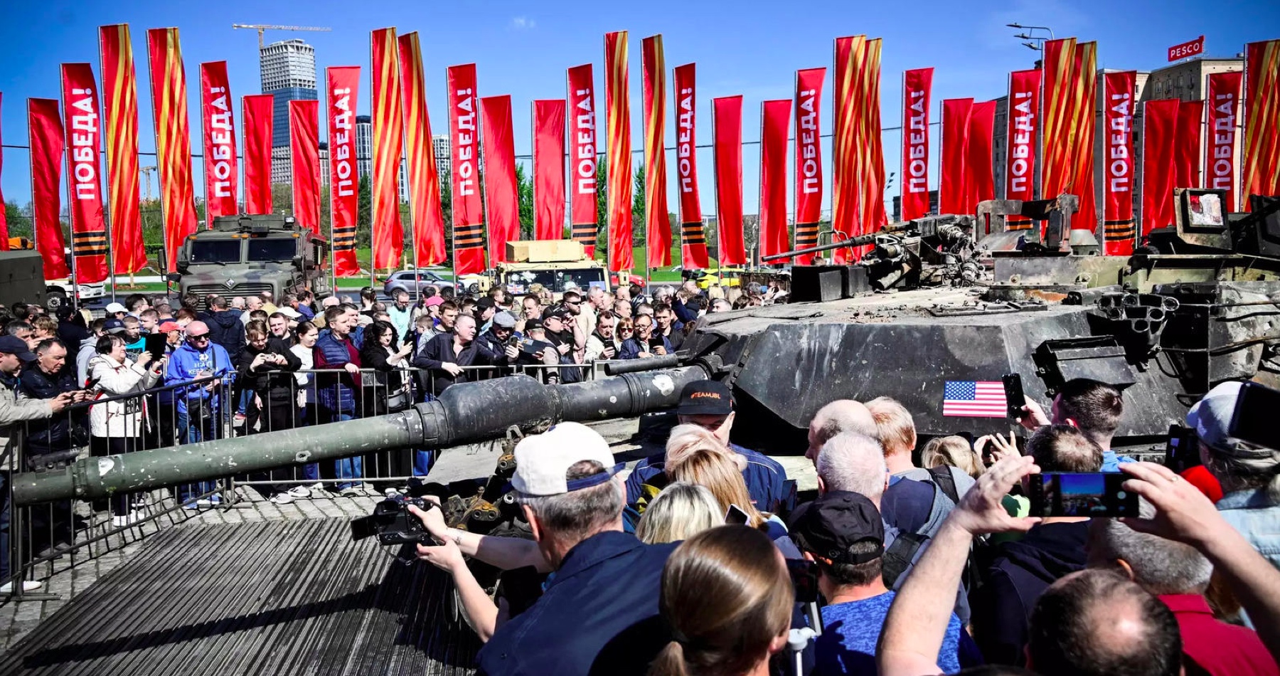 VIDEO: História sa opakuje. V Moskve vystavili západnú vojenskú techniku ukoristenú na Ukrajine ruskou armádou