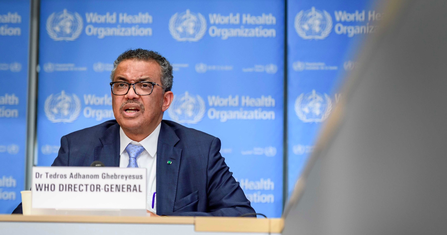 Šéf WHO Tedros apeloval na uzavretie celosvetovej dohody o zvládaní budúcich pandémií.  Dokument dáva Svetovej zdravotníckej organizácii neakceptovateľne obrovské právomoci