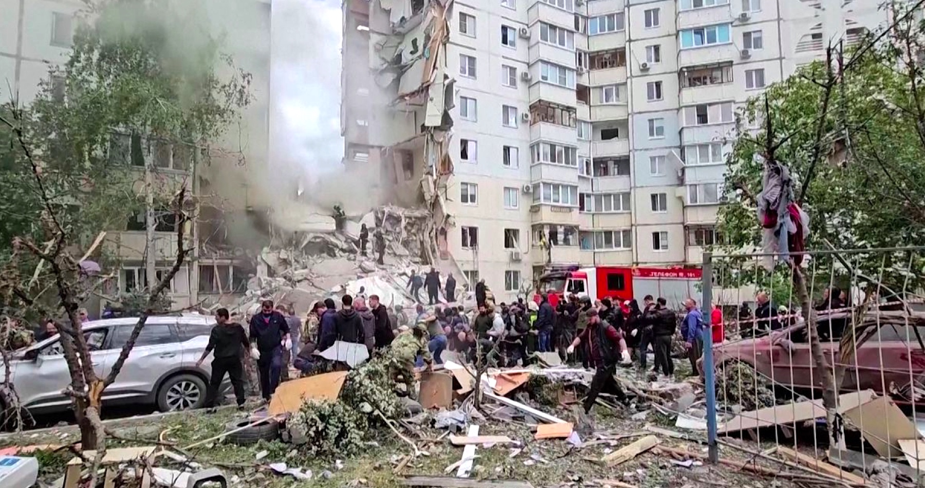 VIDEO: Ukrajina spáchala ďalší teroristický útok voči ruským civilistom. Raketami Točka-U zasiahla obytný dom v ruskom Belgorode. Medzi obeťami sú aj dve deti 