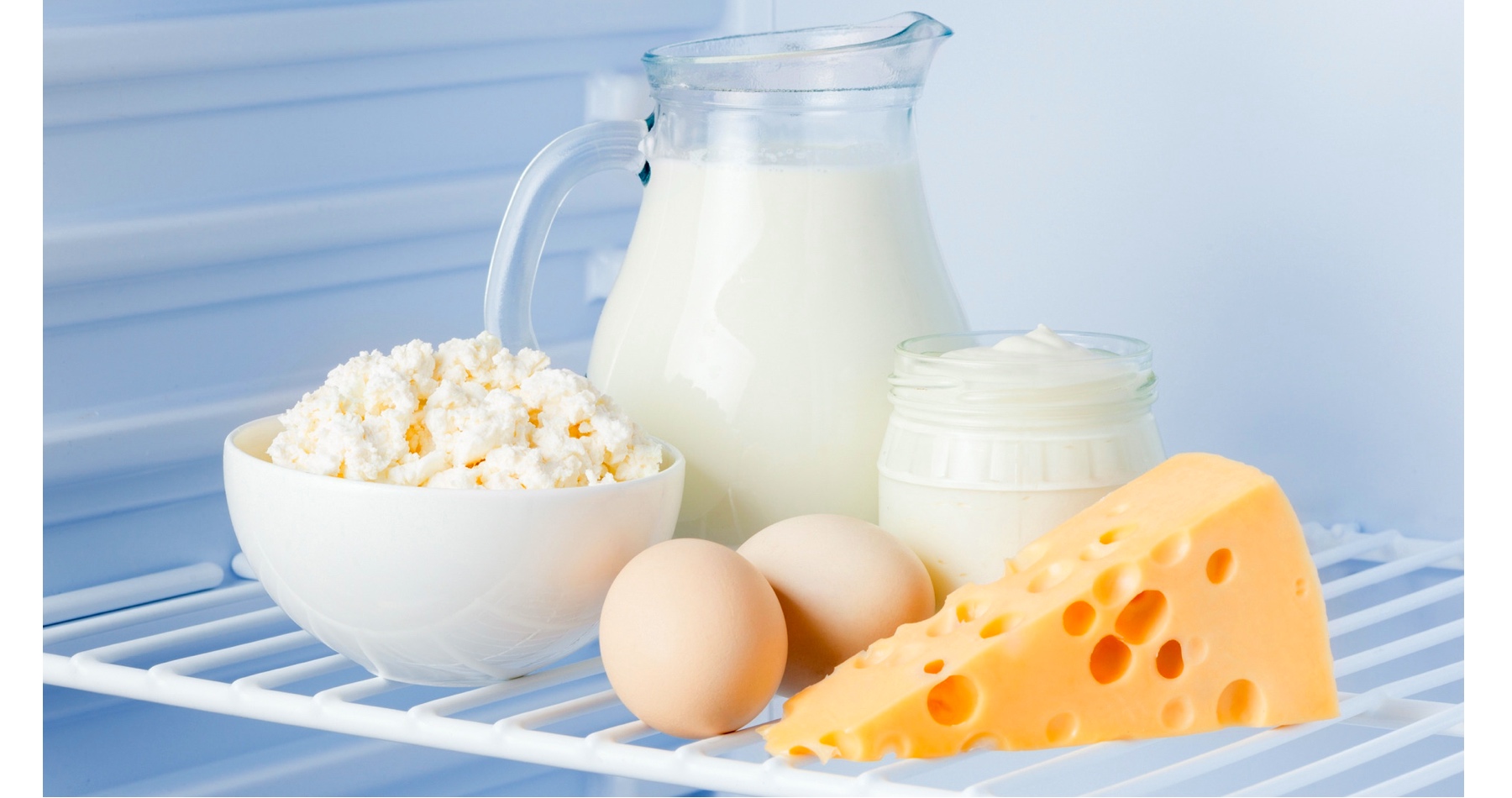 Mlieko, syry či vajcia  už druhý mesiac za sebou lacnejú. Analytici načrtli ďalší cenový vývoj pri potravinách