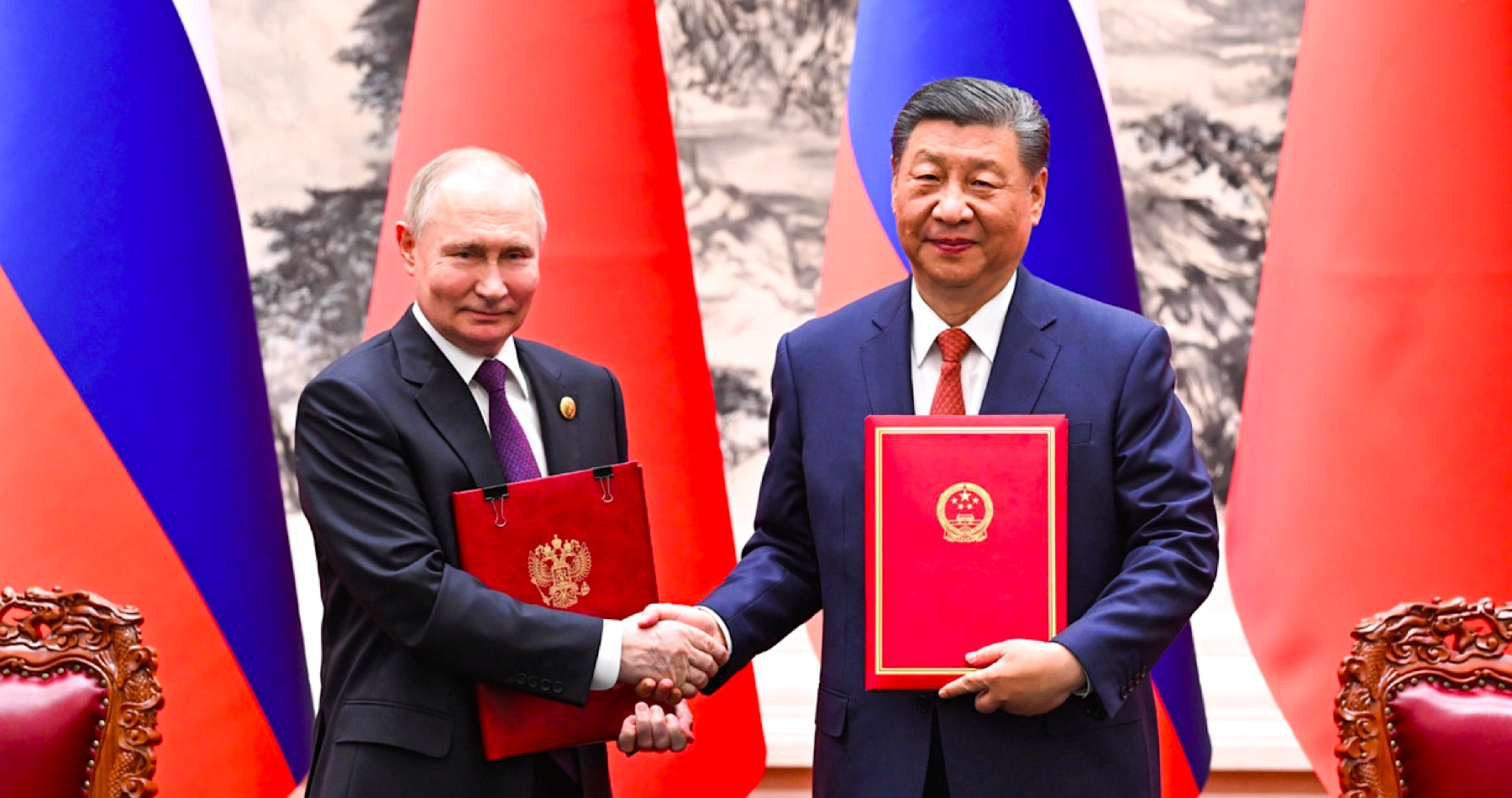 Čínske vedenie vníma Rusko ako priateľa a partnera. USA sa desia pred realitou nového multipolárneho usporiadania a poučujú Čínu, že keď podporuje Rusko, nemôže zlepšovať vzťahy so Západom 