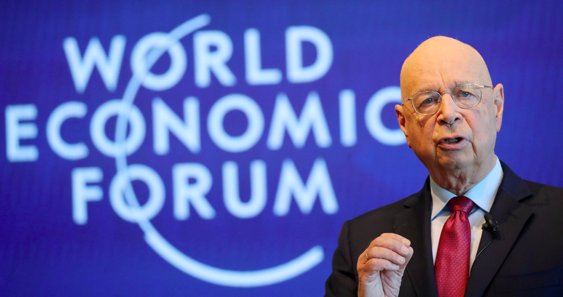 Zakladateľ a šéf Svetového ekonomického fóra Klaus Schwab odstúpil z výkonnej funkcie WEF