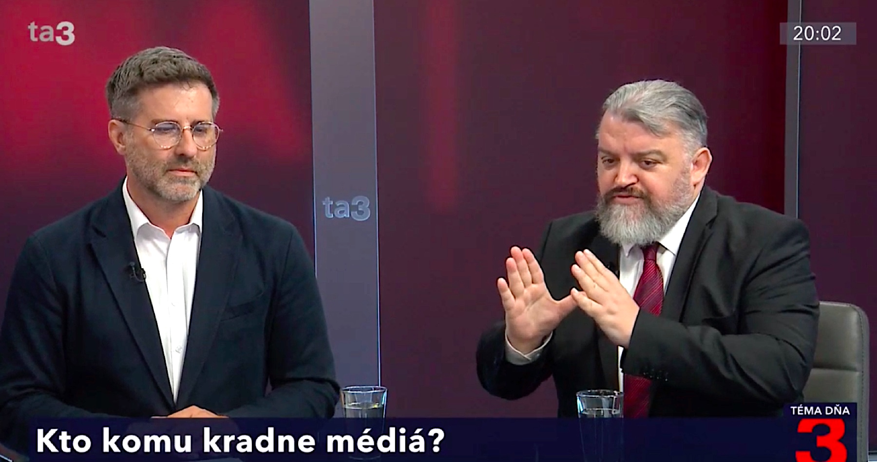 VIDEO: Chmelár diskutoval s proukrajinským fanatikom, majiteľom univerzálnej pravdy a prenasledovateľom iných názorov Parákom zo SaS o aktuálnom dianí v médiách, kde politickí aktivisti, tváriaci sa ako novinári, sa búria proti zmenám a naďalej podnecujú v spoločnosti napätie, keď snahy o objektívne a vyvážené spravodajstvo označujú za likvidáciu demokracie & orbanizáciu médií