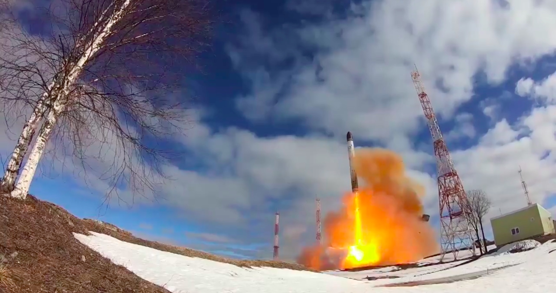 Ruská  neporaziteľná superzbraň - medzikontinentálna balistická raketa RS-28 Sarmat - môže zničiť celý svet, píše americký magazín The National Interest a dodáva, že ide o najpokročilejšiu balistickú strelu na planéte