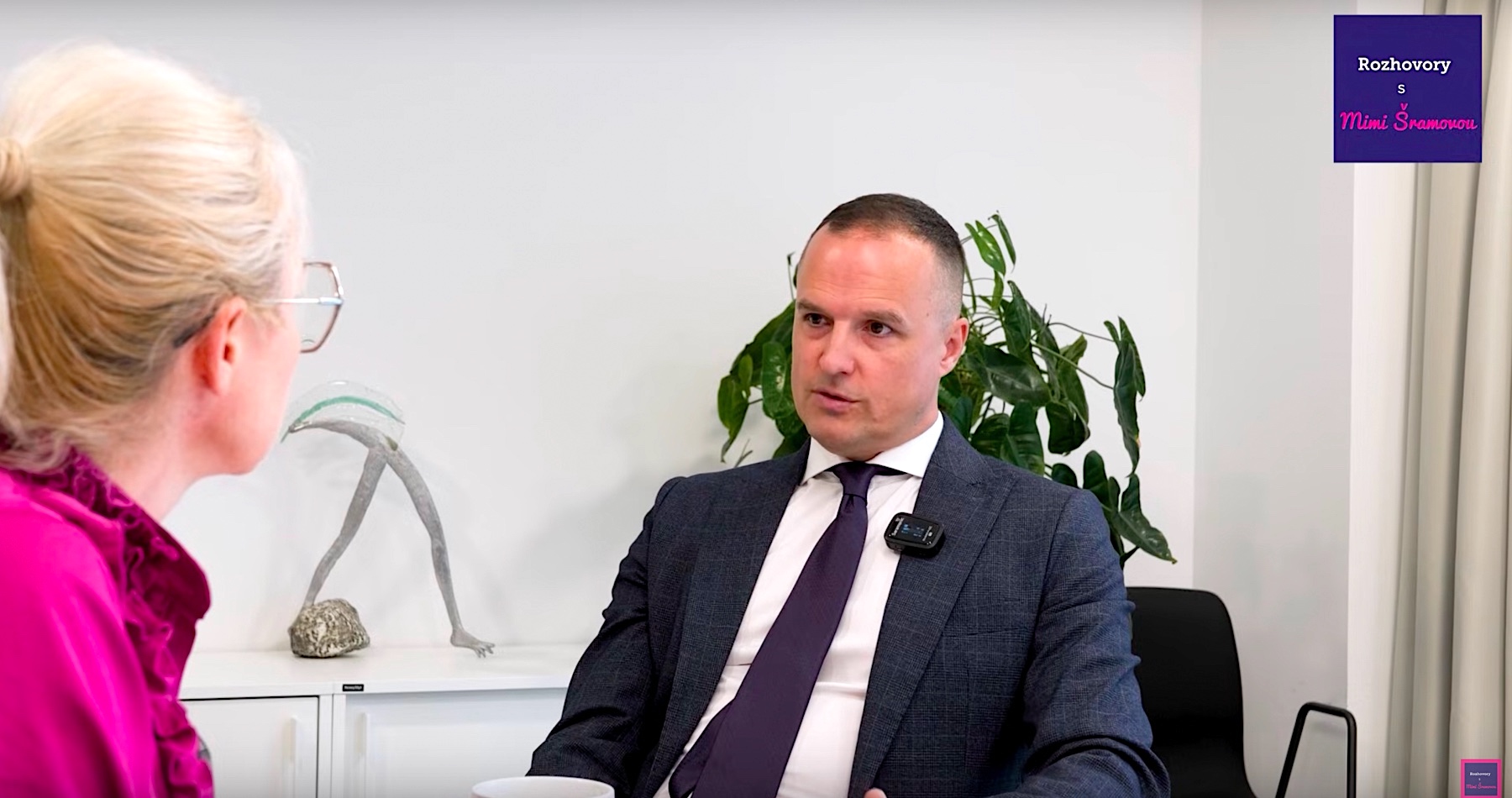 VIDEO: Advokát David Lindtner o rozhodnutí Najvyššieho súdu SR väzobne stíhať Daniela Bombica, o dôvodoch, ktoré senát uviedol a ktoré obhajoba považuje za absurdné, o postupe OČTK, ktorý obhajoba považuje za nezákonný a protiústavný, o rozsudkoch ESĽP, ktoré ukazujú, že súd išiel proti európskej judikatúre, aj o ďalších krokoch obhajoby, o mediálnom lynči, ktorý sa rozpútal po návrate youtubera z Veľkej Británie na Slovensko, ale aj o tom, ako táto kauza demonštruje zvrátenosť doby, systému a nastavenia spoločnosti, ako aj o obmedzovaní slobody prejavu a dôkaze, kam nenávistný a zúrivý politický boj a indoktrinácia spoločnosti dokážu zájsť