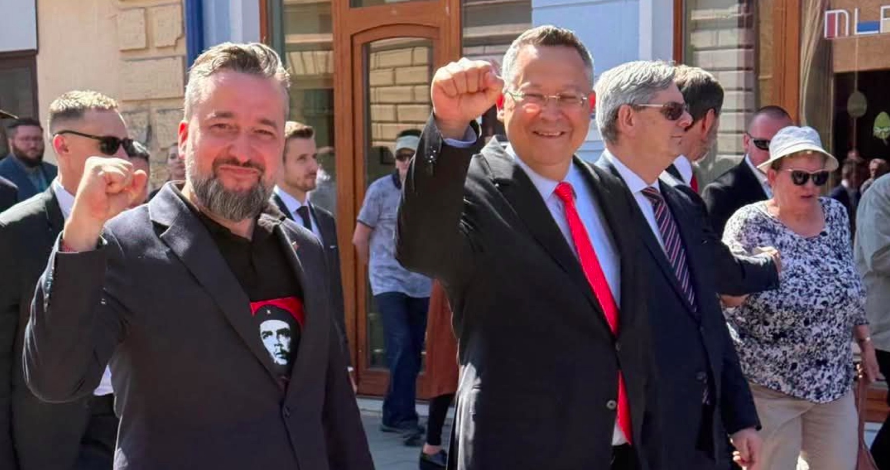5 guliek do Fica nestačilo alebo ako vyhecovaní „slušnoľudia a cintulovci“ komentovali status poslanca SaS Viskupiča, ktorému sa nepáčili zaťaté päste europoslanca Blahu a ministra financií Kamenického