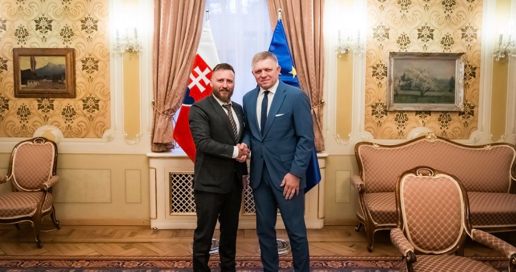„Skutočný líder suverénneho národa,“ píše v ďakovnom liste premiérovi Robertovi Ficovi šéf austrálskej organizácie Children's Health Defense, ktorý vyzdvihol odvahu slovenskej vlády vypracovať analýzu tzv. vakcín proti ochoreniu Covid-19 aj znalecký a expertný posudok vplyvu prítomných látok na ľudský organizmus, ale aj nariadenie pozastaviť ďalší nákup mRNA preparátov