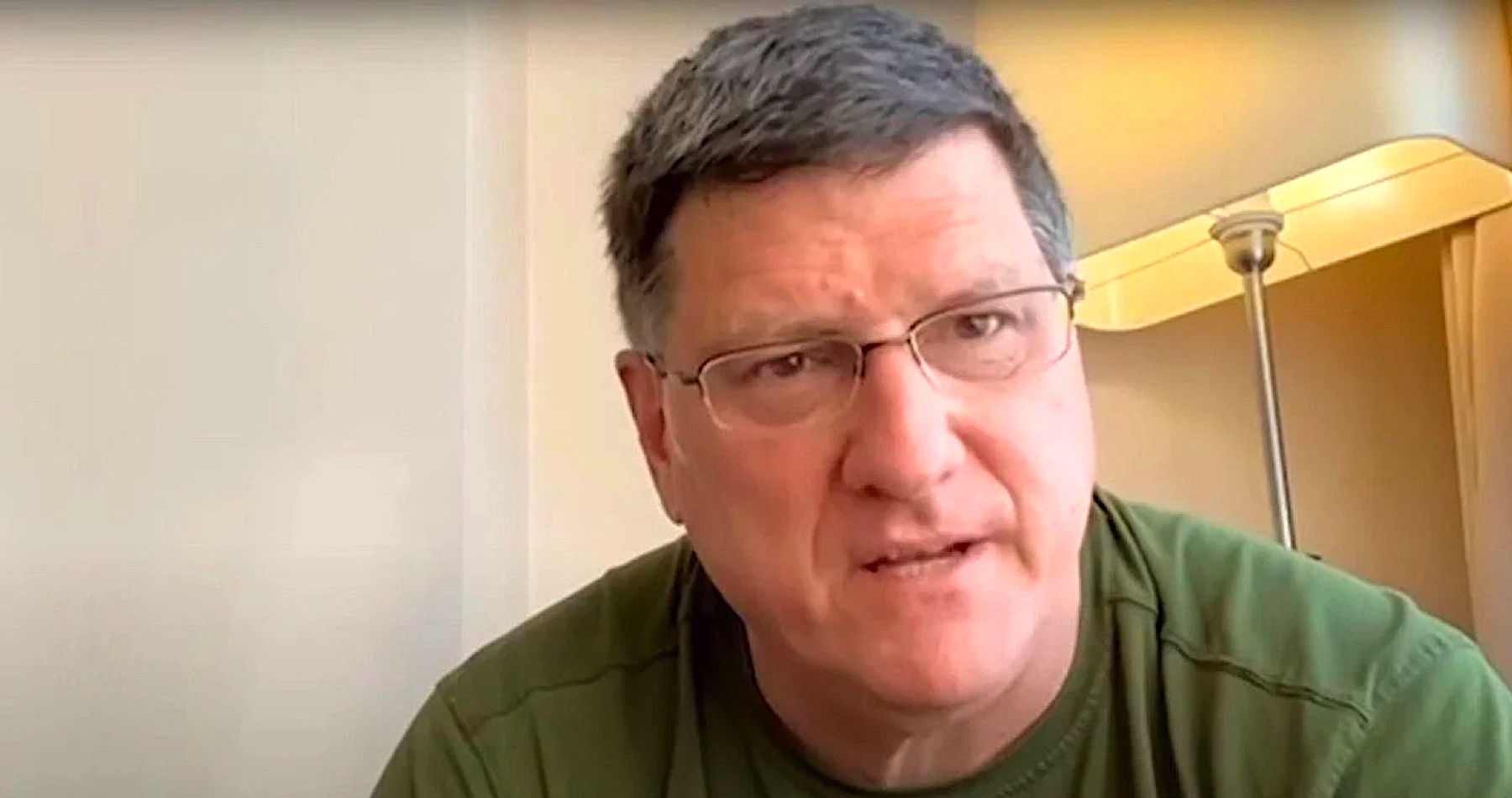 „Čím skôr Rusko skrotí besného psa, tým lepšie,“ komentoval bývalý zbrojný inšpektor OSN Scott Ritter najnovšie vyhlásenie ukronacistického diktátora Zelenského. „Globalistická mafia sa vymyká spod kontroly a Zelenskyj sa definitívne zbláznil,“ reaguje medzitým na vyhrážky vrchného banderovca v Kyjeve líder francúzskej strany Patrioti. „Nechápem, prečo nikto na Ukrajine neodstránil Zelenského. Alebo prečo na neho USA nevyvíjajú žiadny skutočný tlak,“ uviedol americký plukovník Douglas MacGregor