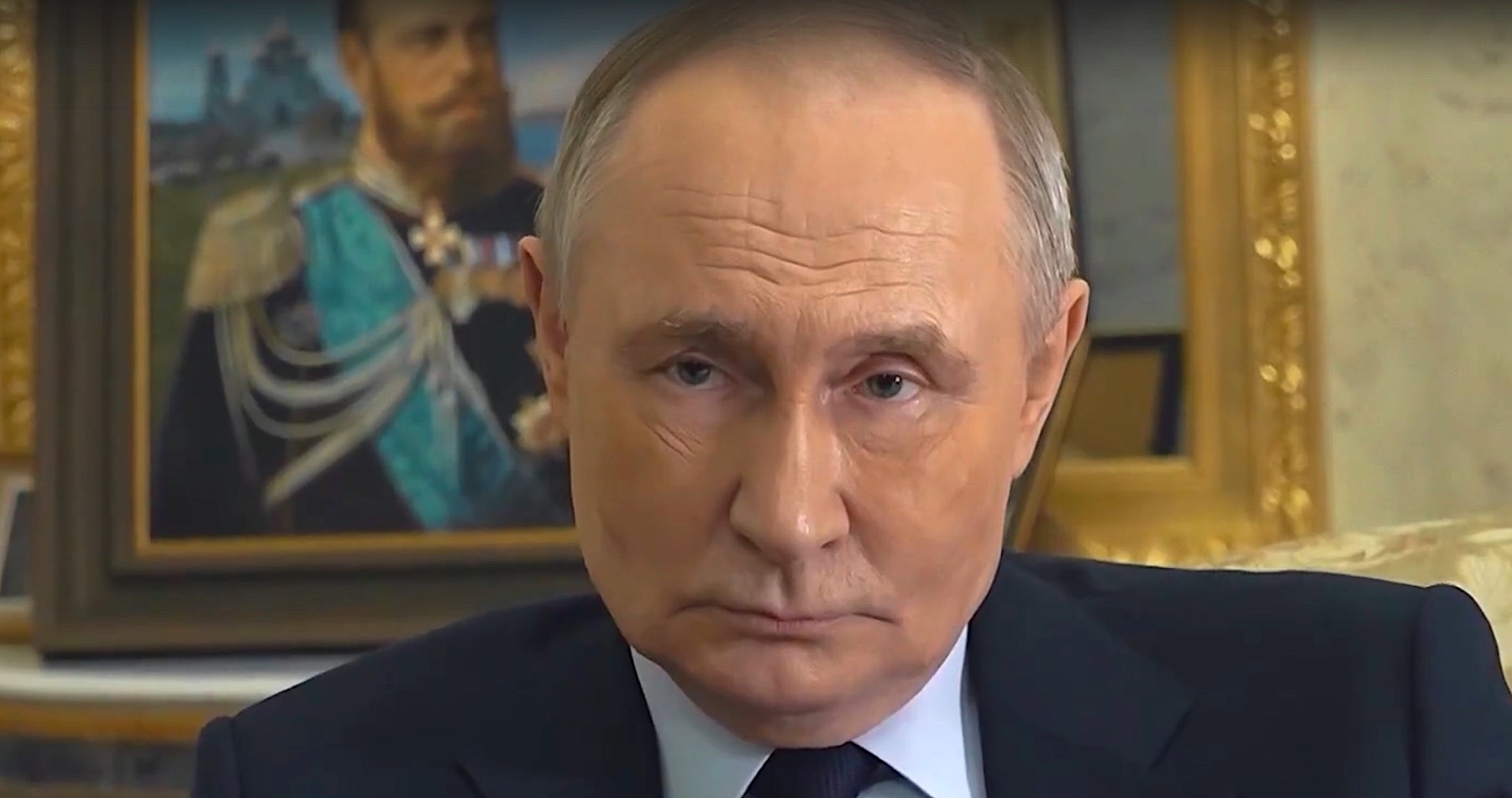 VIDEO: Západ sa podľa Putina snažil vyprovokovať Rusko k chybe, ktorá by mala za následok zámienku na vyslanie vojsk štátov NATO na Ukrajinu do vojny proti Rusku, čo by viedlo k rozpútaniu 3. svetovej vojny. Ukrajinský poslanec medzitým odtajnil detaily dohody o nerastných surovinách medzi USA a Ukrajinou, moderátori neverili vlastným ušiam