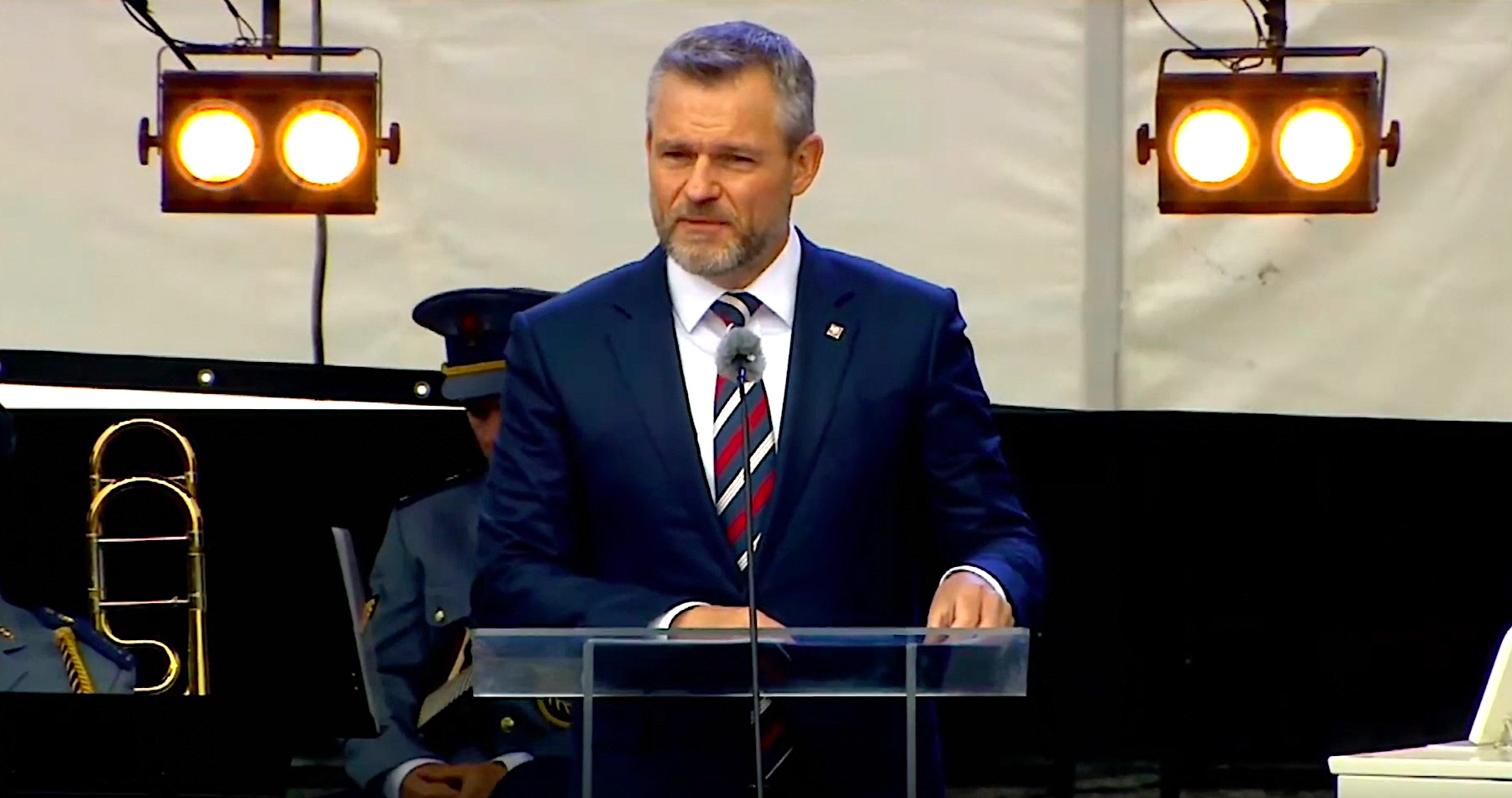 VIDEO: „Hovorme o fašizme a o 2. svetovej vojne historickú pravdu, aby sa fašistické zlo už nikdy nevrátilo a nenašlo si nových kazateľov nenávisti. Ďakujem našim osloboditeľom – príslušníkom Červenej armády a Rumunskej armády za ich obrovské obete a preliatu krv na území Slovenska!,“ vyhlásil prezident Pellegrini počas celoslovenských osláv 80. výročia víťazstva nad fašizmom v Piešťanoch