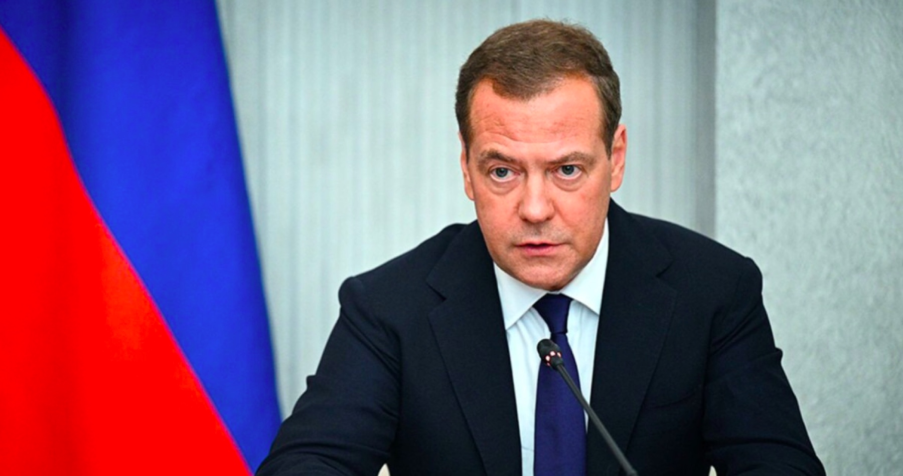 „Strčte si svoje mierové plány do svojich pangenderových zadkov!,“ odkázal ruský exprezident Medvedev hlavným nacifikátorom Európskej únie