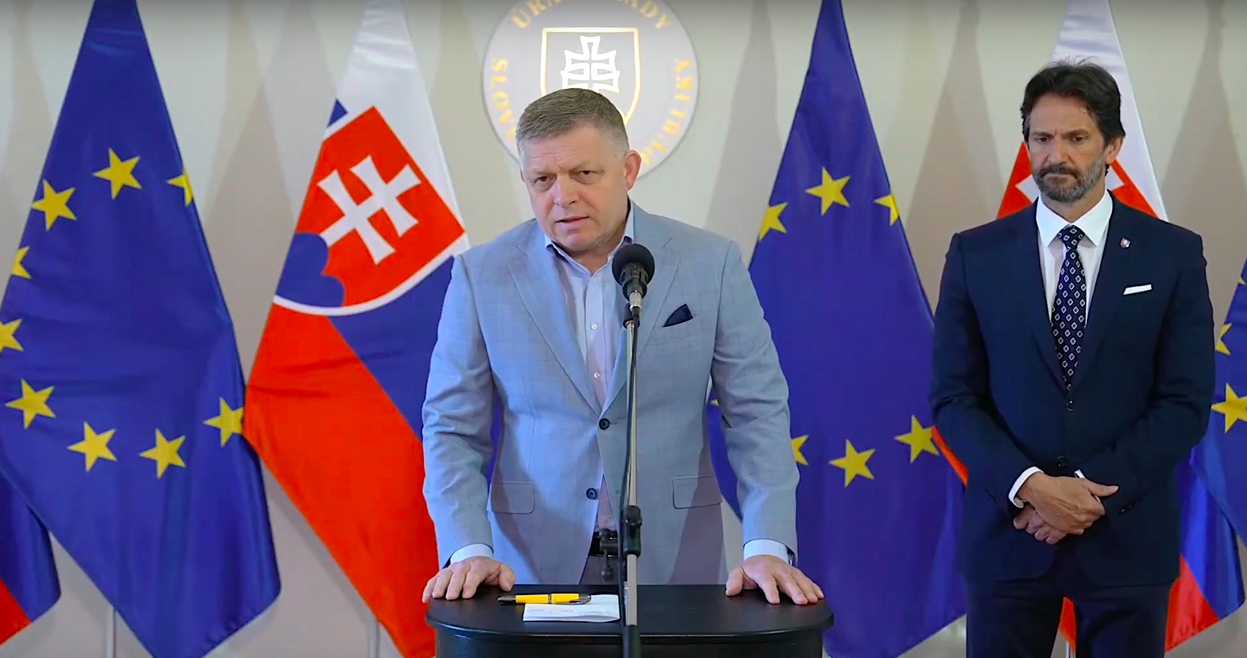 VIDEO: Premiér Robert Fico o úspešnej ceste do Moskvy na oslavy 80. výročia konca druhej svetovej vojny, o rozhovore s Vladimirom Putinom medzi štyrmi očami, o agresivite opozície, ktorá podľa neho šíri ešte väčšiu nenávisť v spoločnosti, ako pred atentátom na jeho osobu, o hrozbe úplného zastavenia dodávok energetických surovín z Ruska zo strany eurokomisie posadnutej nenávisťou voči Rusku, ale aj o bezočivých vyjadreniach vedúcej úradníčky EÚ pre zahraničné veci a bezpečnostnú politiku Kaji Kallasovej na adresu suverénneho rozhodnutia Slovenska