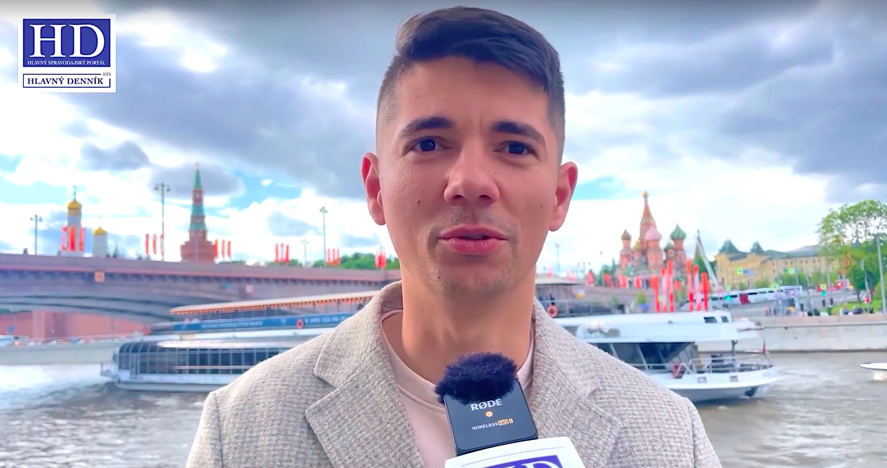 VIDEO: Europoslanec Erik Kaliňák o účasti slovenskej vládnej delegácie na čele s premiérom Robertom Ficom na oslavách 80. výročia konca druhej svetovej vojny v Moskve, o vyhrážkach Kallasovej a zákaze Estónska využiť jeho vzdušný priestor na prelet vládneho špeciálu, o militaristických chúťkach európskych vojnových štváčov, o devastačných a samovražedných dopadoch pre ekonomiku Slovenska v prípade odstrihnutia sa od dodávok energetických surovín z Ruska, ale aj posune od sociálnej demokracie smerom k politike zdravého rozumu kvôli radikalizácii spoločnosti a politike, ktorá ide proti vlastným občanom a záujmom štátu
