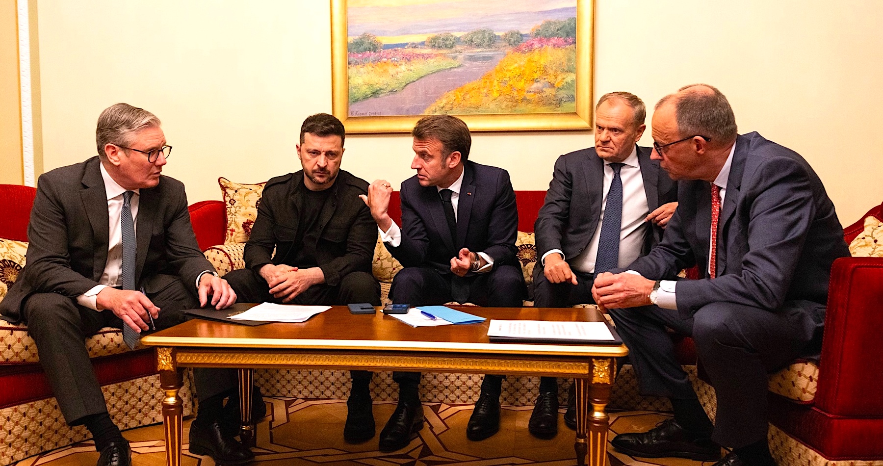 Exriaditeľ kontrarozviedky SIS Peter Tóth o Ficovej návšteve v Moskve, kde slovenský premiér rokoval s najvýznamnejšími svetovými lídrami, ale aj o tom, že bezpečnostnou hrozbou pre Slovensko sú v súčasnosti partneri z EÚ a NATO, ktorí nielenže chcú odpojiť Európu od ruských energií, ale sabotujú aj mierové rokovania medzi Ruskom a Ukrajinou