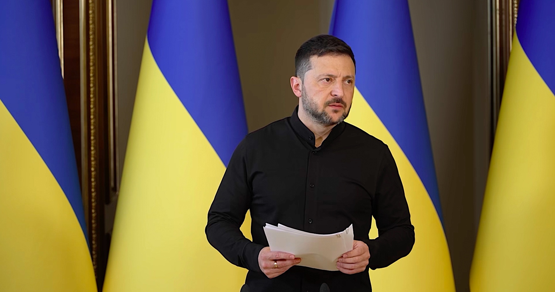 VIDEO: Zelenskyj sa pohádal s novinármi, že jeho vlastný dekrét, ktorým zakázal rokovania s ruským prezidentom Vladimirom Putinom, na neho neplatí. Možných rusko-ukrajinských mierových rokovaní v tureckom Istanbule tento štvrtok sa podľa Trumpovho osobitného vyslanca pre Ukrajinu - Keitha Kellogga osobne zúčastní aj Donald Trump, ak na nich bude prítomný šéf Kremľa