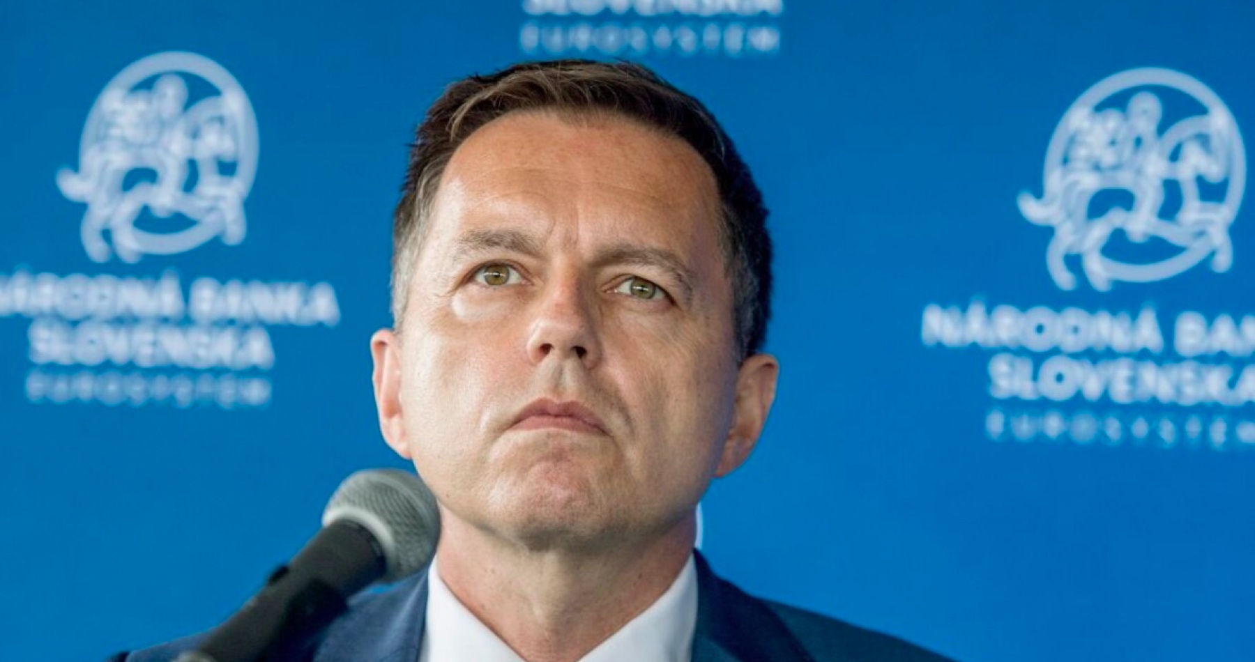 Guvernér Národnej banky Slovenska Peter Kažimír je podľa rozhodnutia Špecializovaného trestného súdu vinný v kauze podplácania