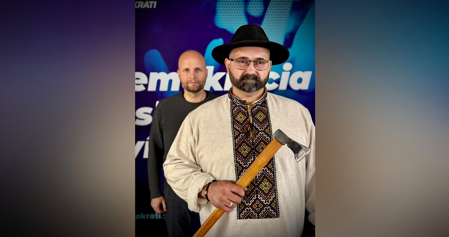 Sfanatizovaný člen militantnej Naďovej strany Demokrati, ktorý sa rok po atentáte na premiéra na protivládnom proteste s valaškou v ruke vyhrážal Ficovi smrťou, keď hovoril o poslednej kvapke a klinci do  jeho rakvy, už nie je trestne stíhaný. Prokurátorka to odôvodnila jeho ústavným právom na slobodu prejavu a dodala, že nedošlo k podnecovaniu nenávisti 
